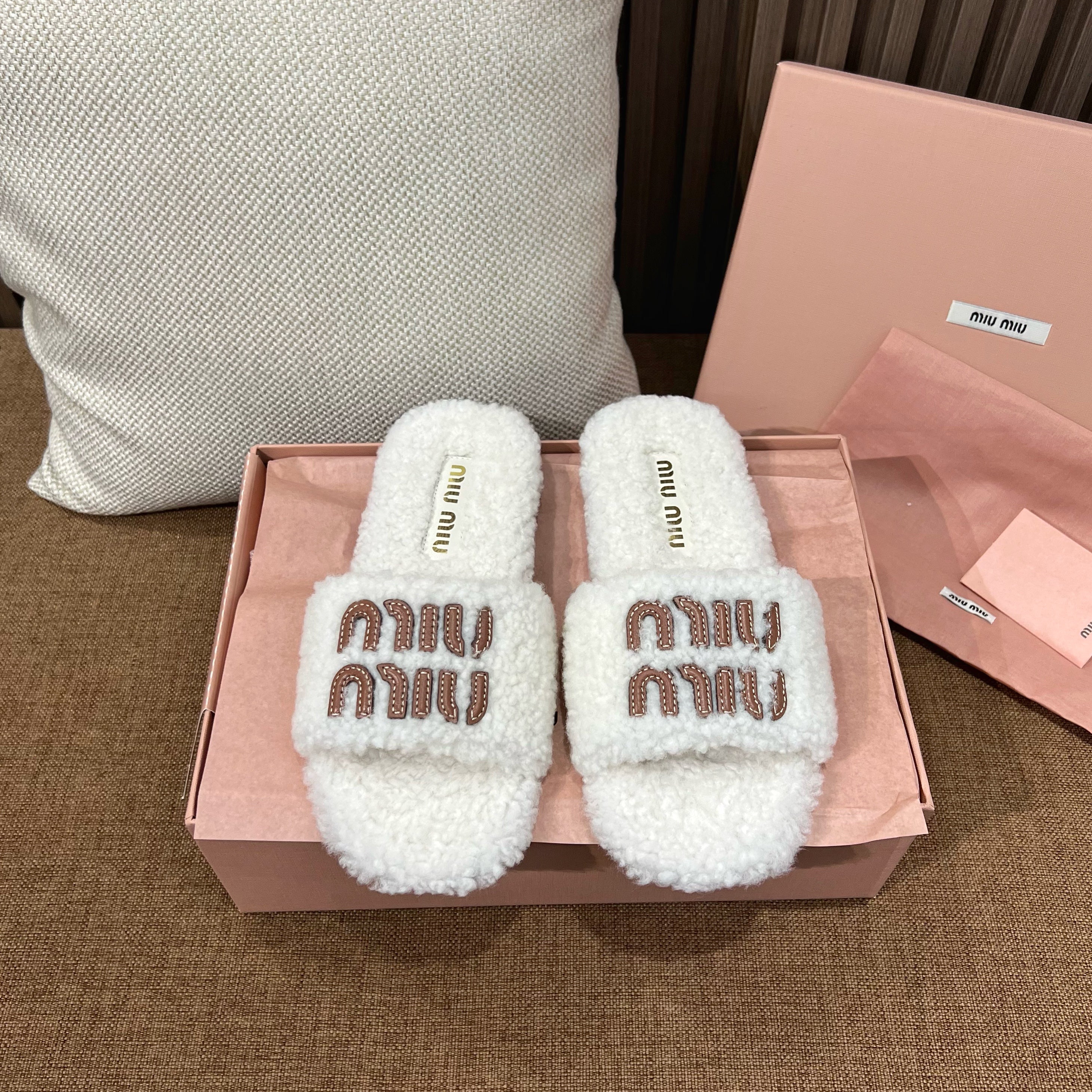 미우미우 시어링 슬라이드