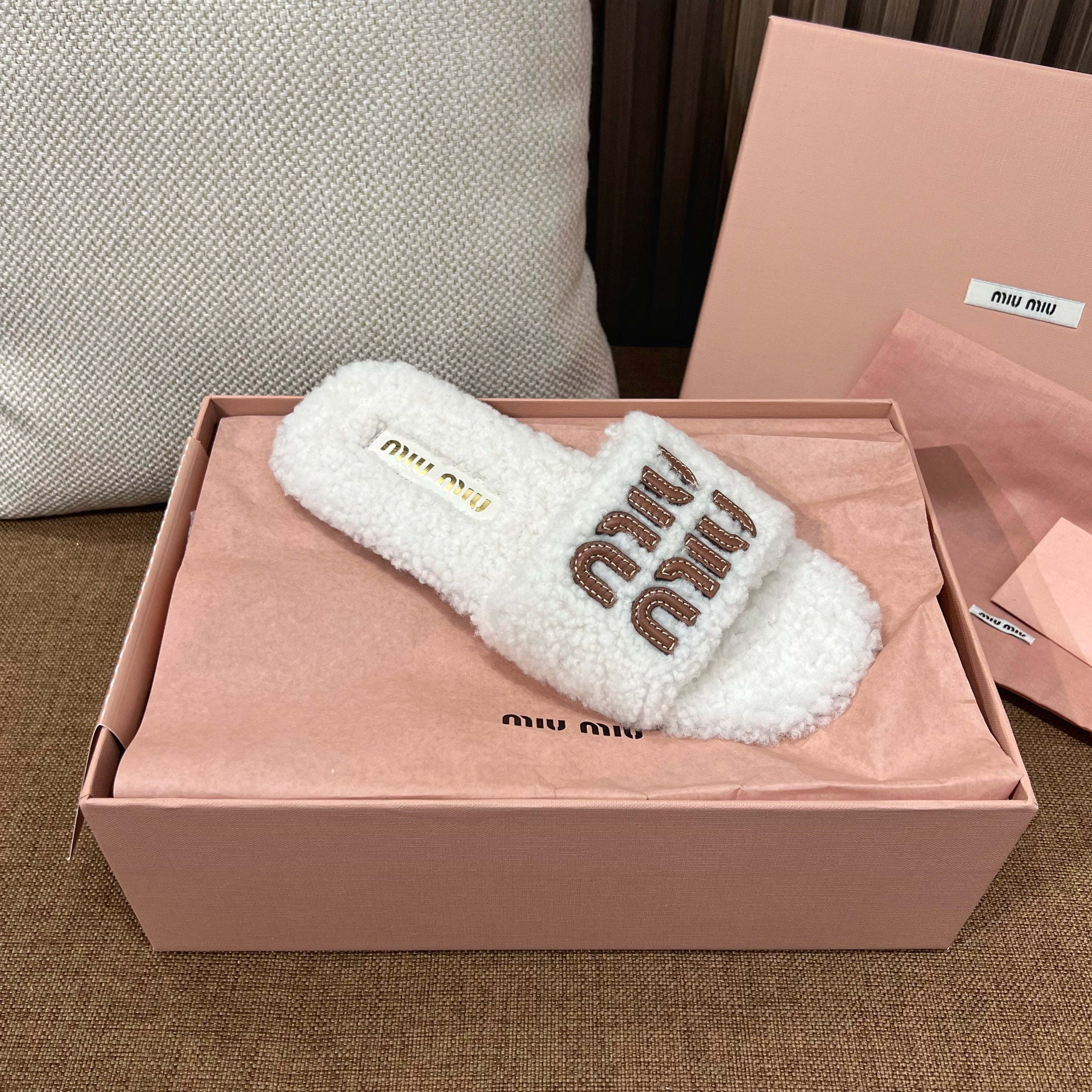 미우미우 시어링 슬라이드