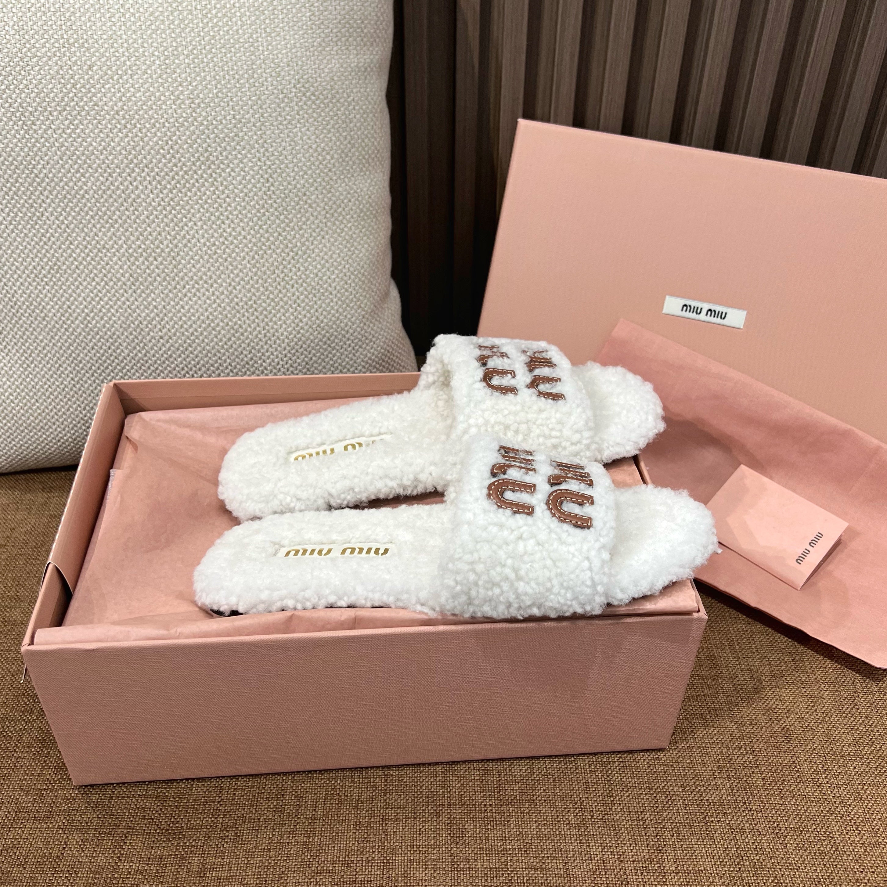 미우미우 시어링 슬라이드