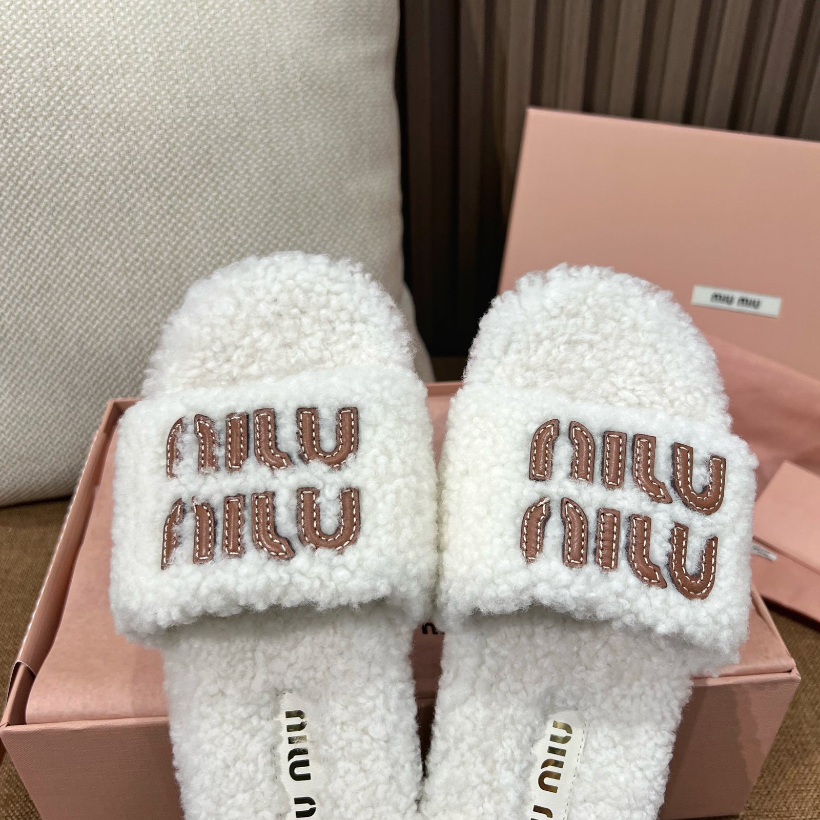 미우미우 시어링 슬라이드