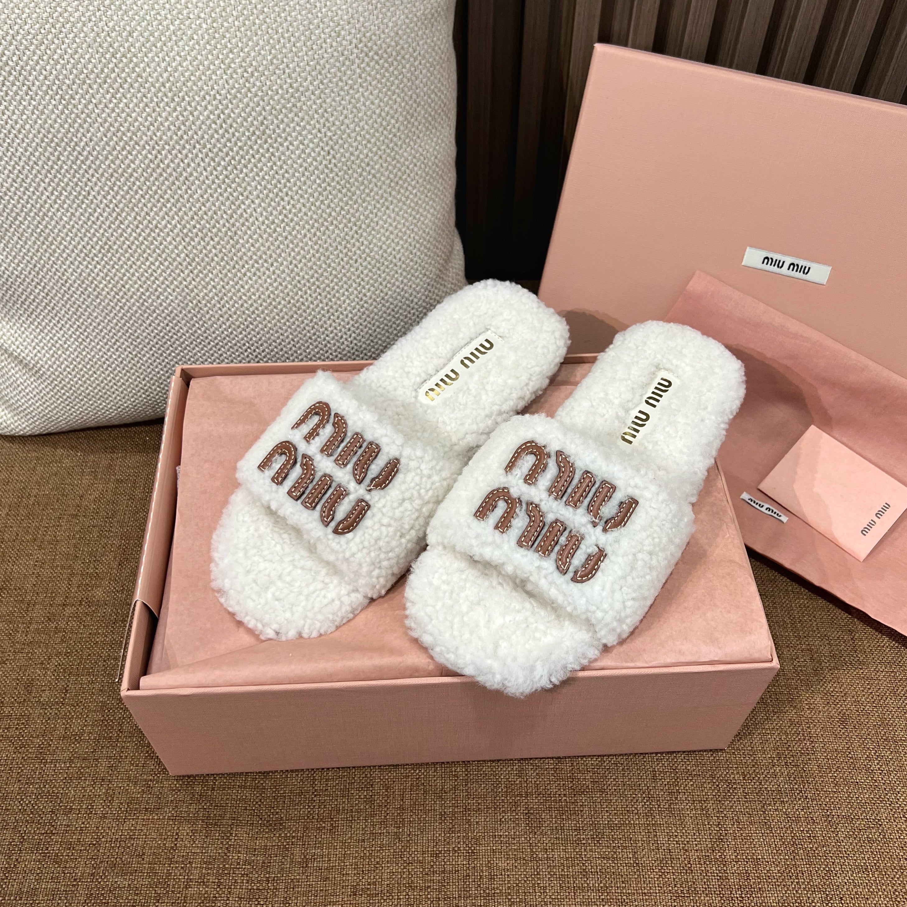 미우미우 시어링 슬라이드