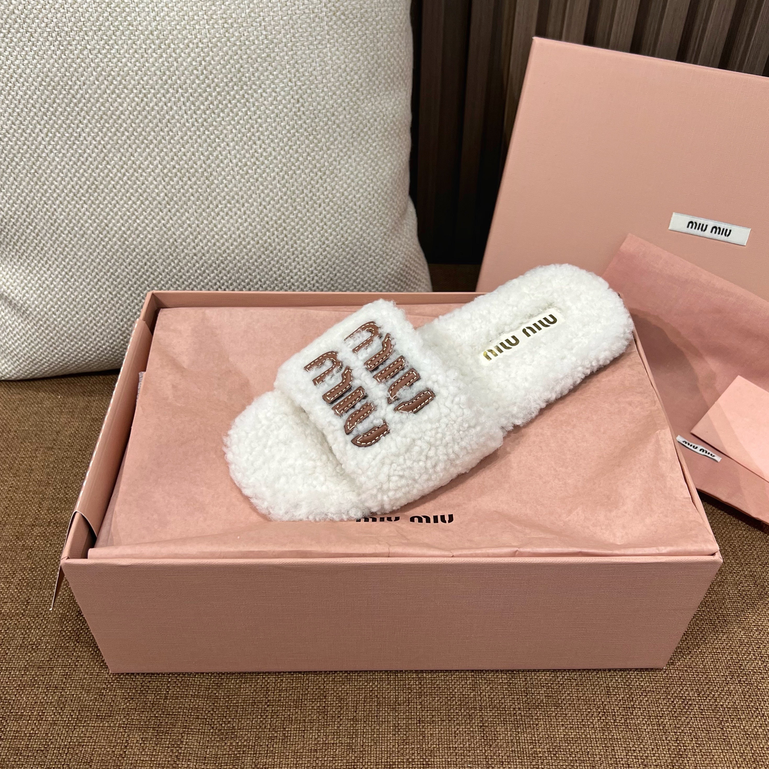 미우미우 시어링 슬라이드