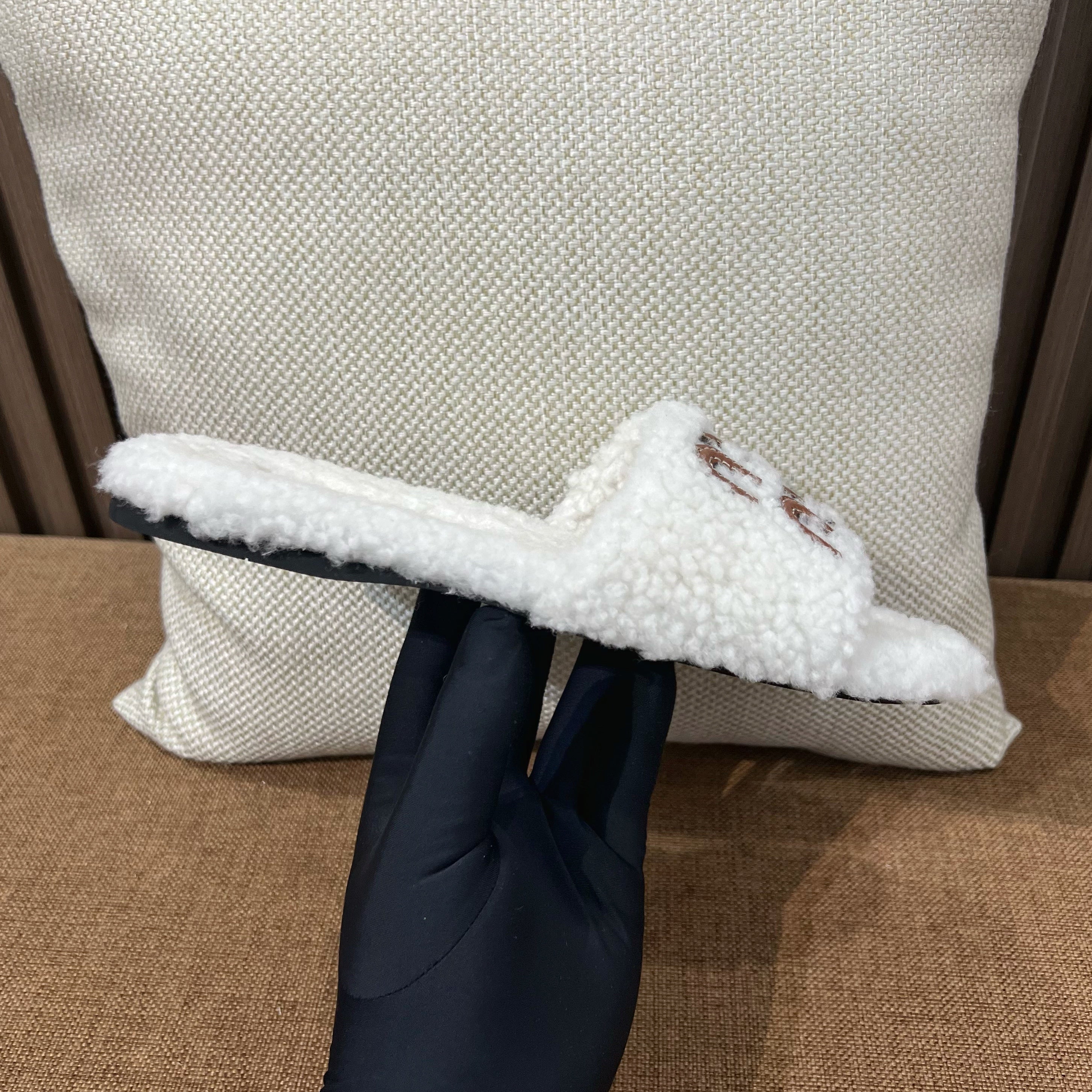 미우미우 시어링 슬라이드