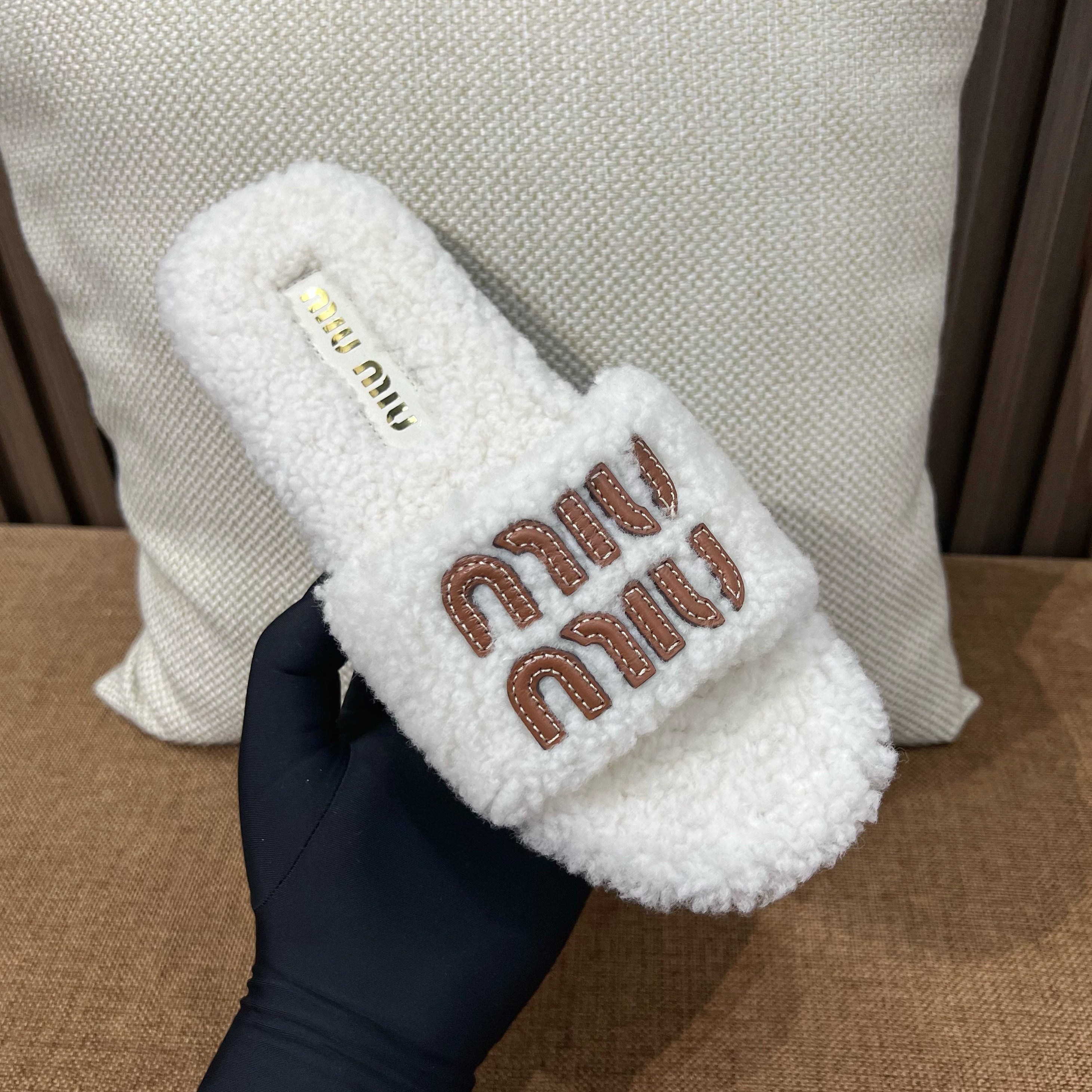 미우미우 시어링 슬라이드