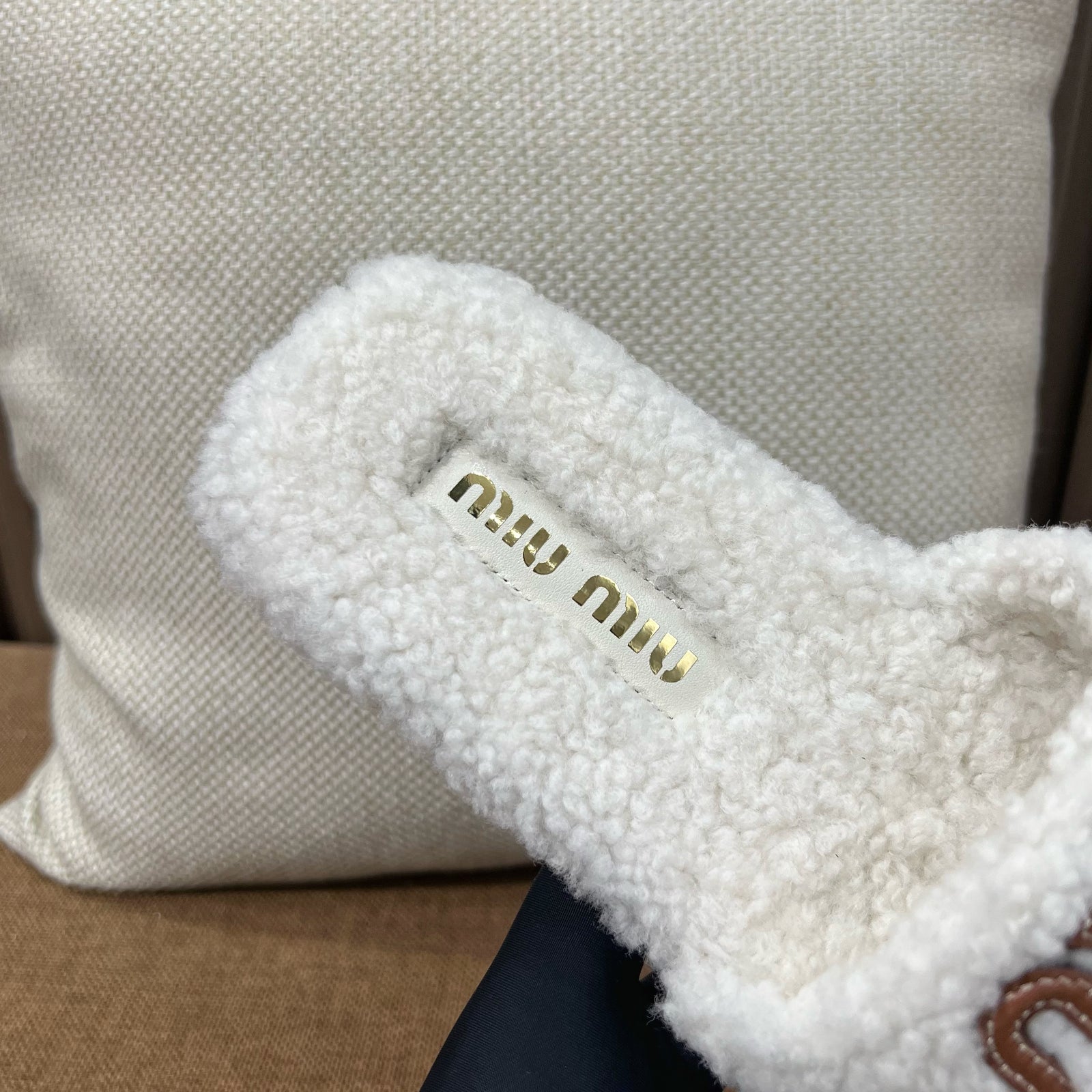 미우미우 시어링 슬라이드