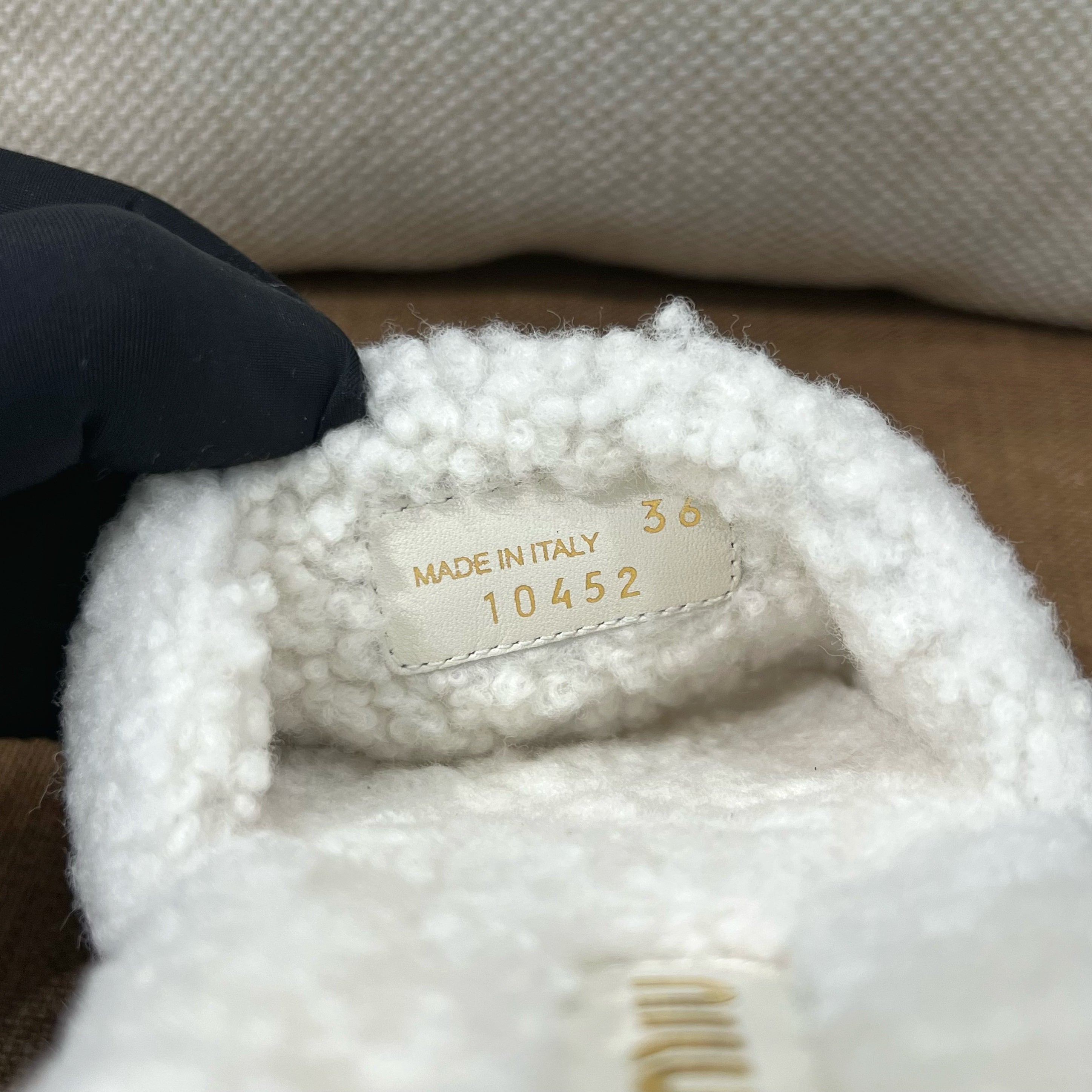 미우미우 시어링 슬라이드