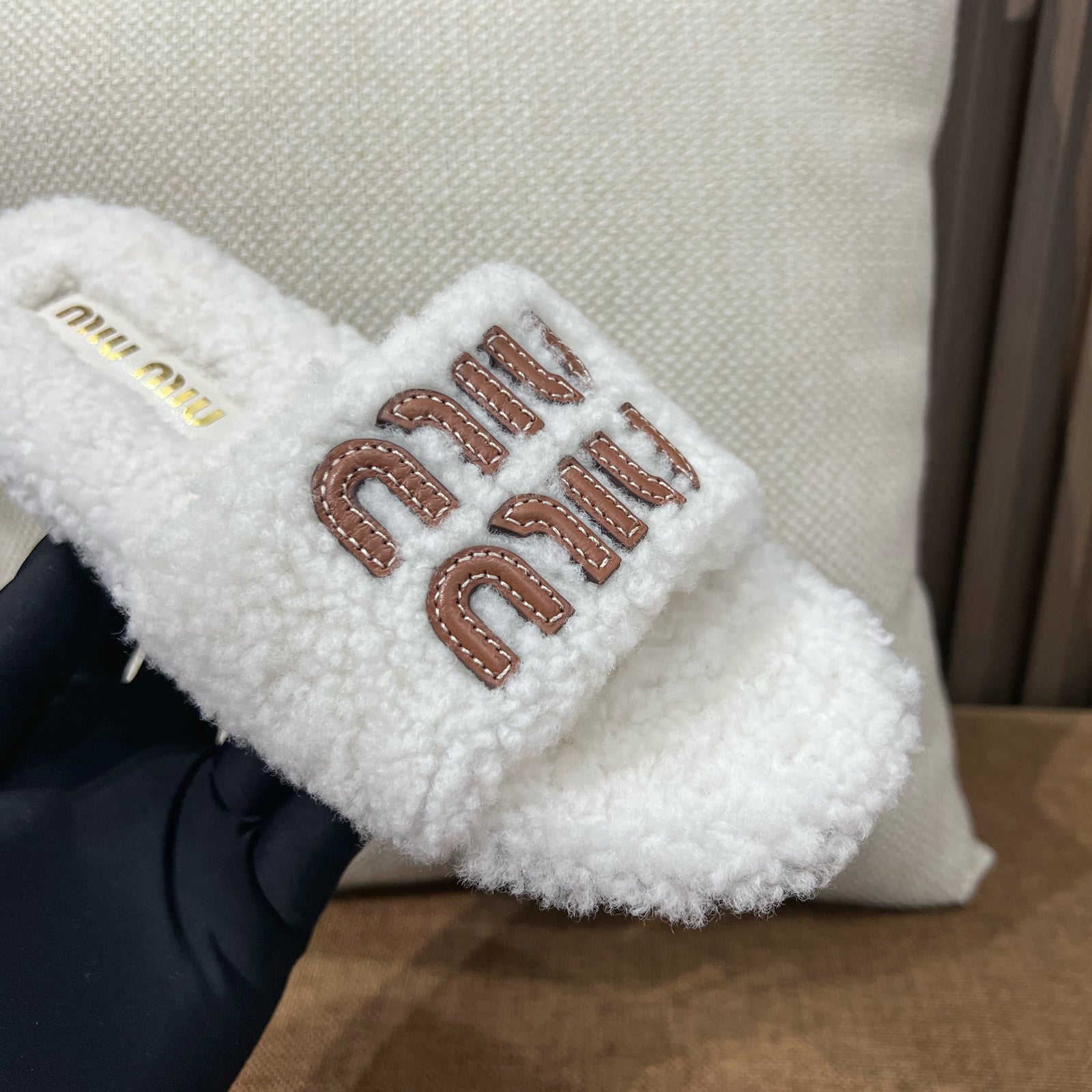 미우미우 시어링 슬라이드