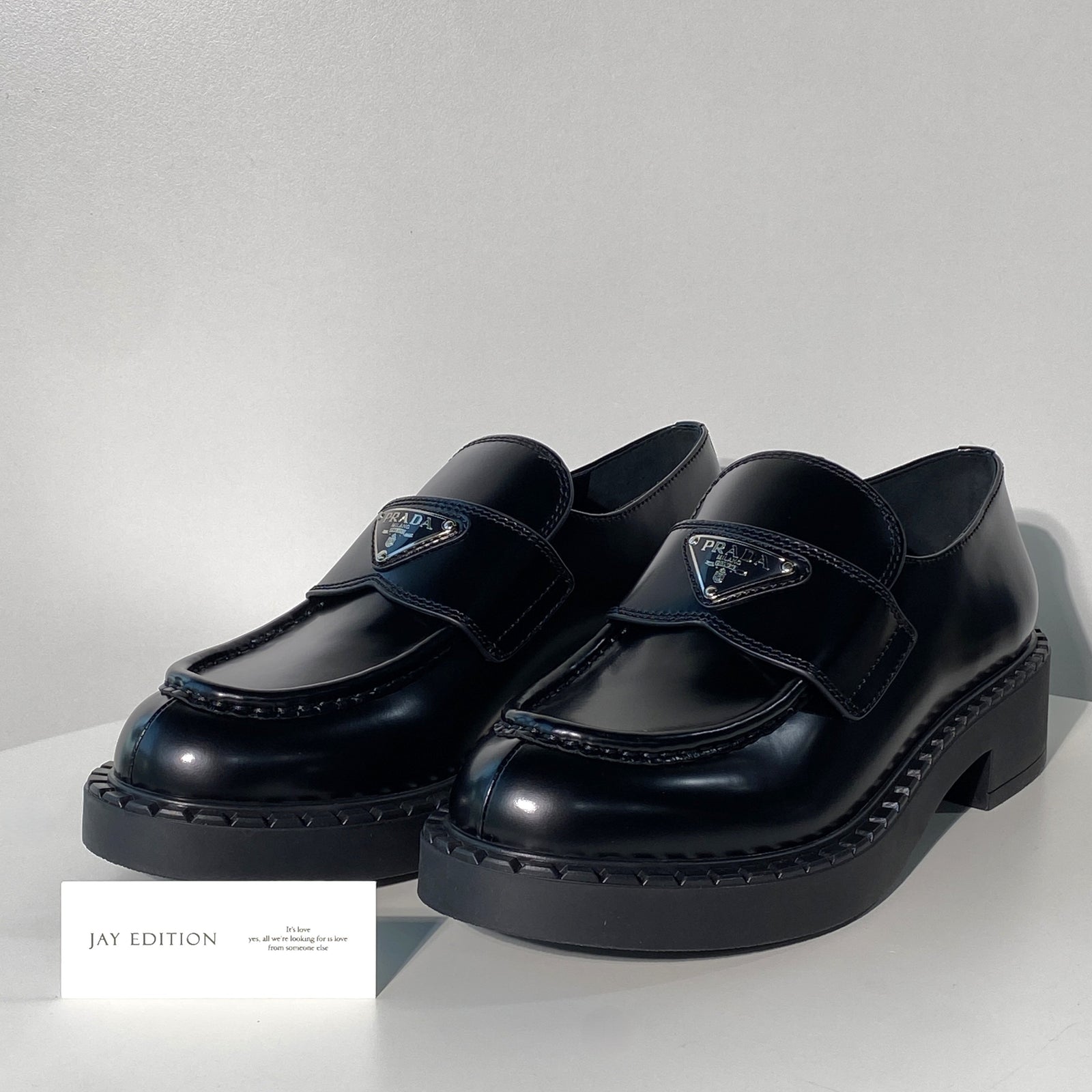 국내) 프라다 브러시드 로퍼 40