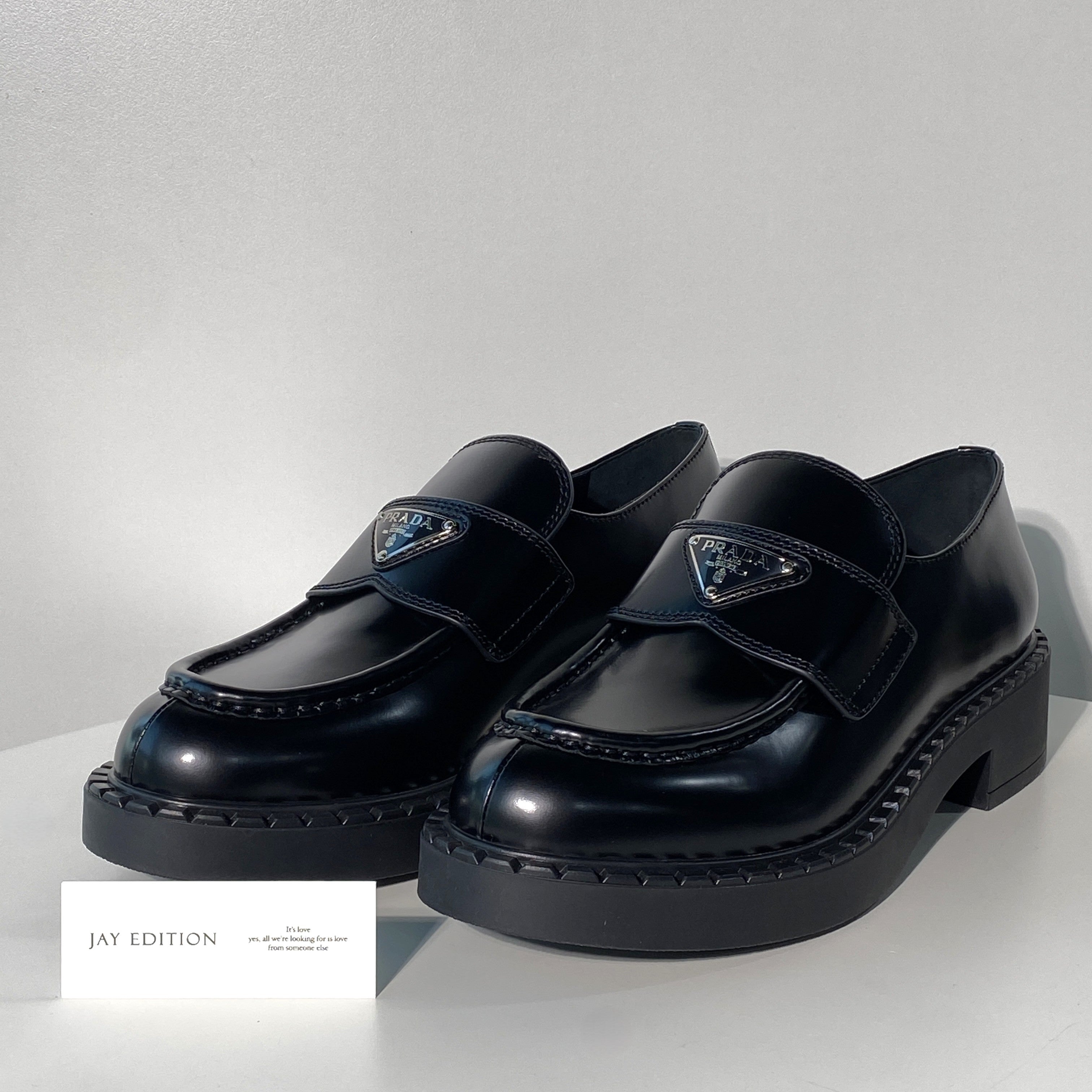 국내) 프라다 브러시드 로퍼 40