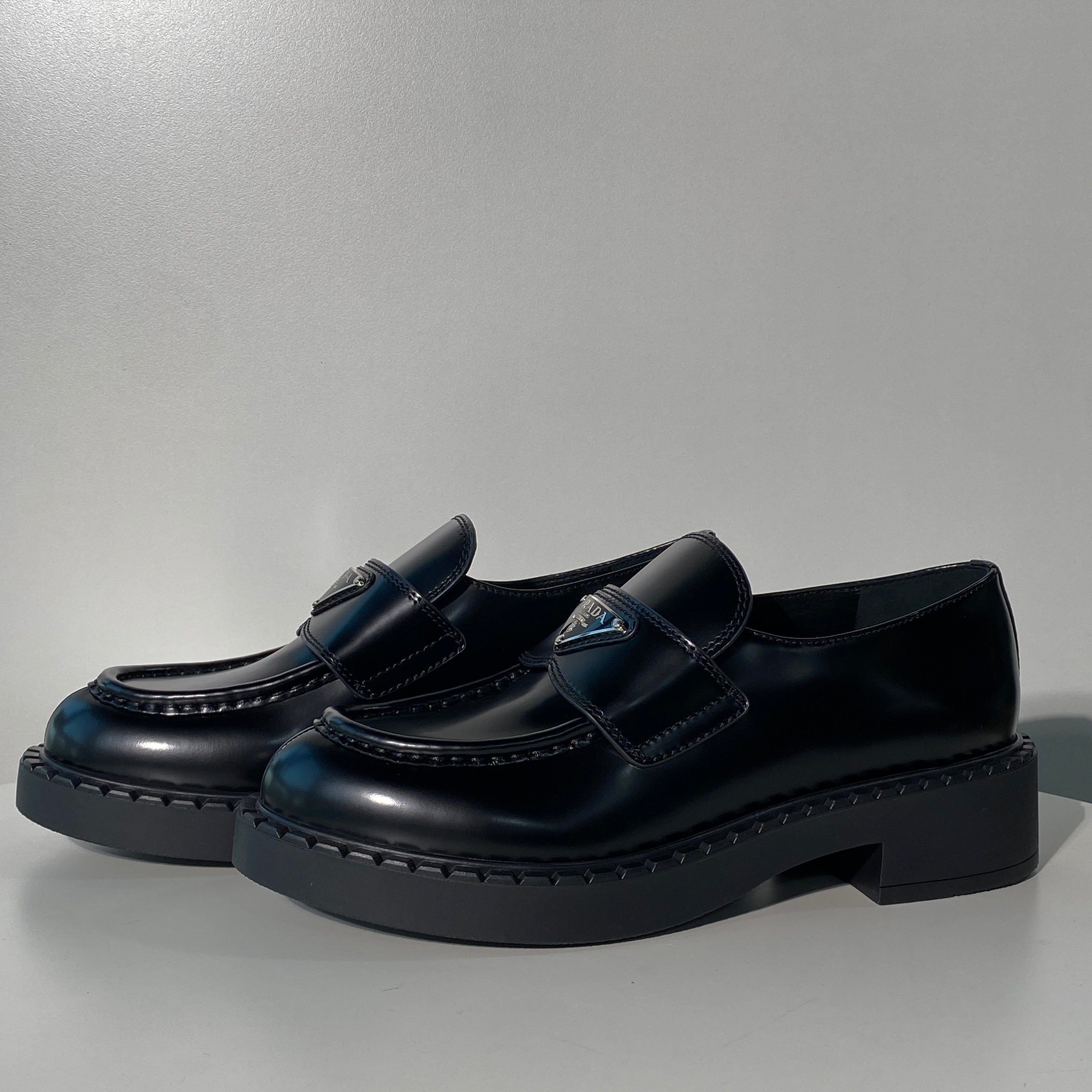 국내) 프라다 브러시드 로퍼 40