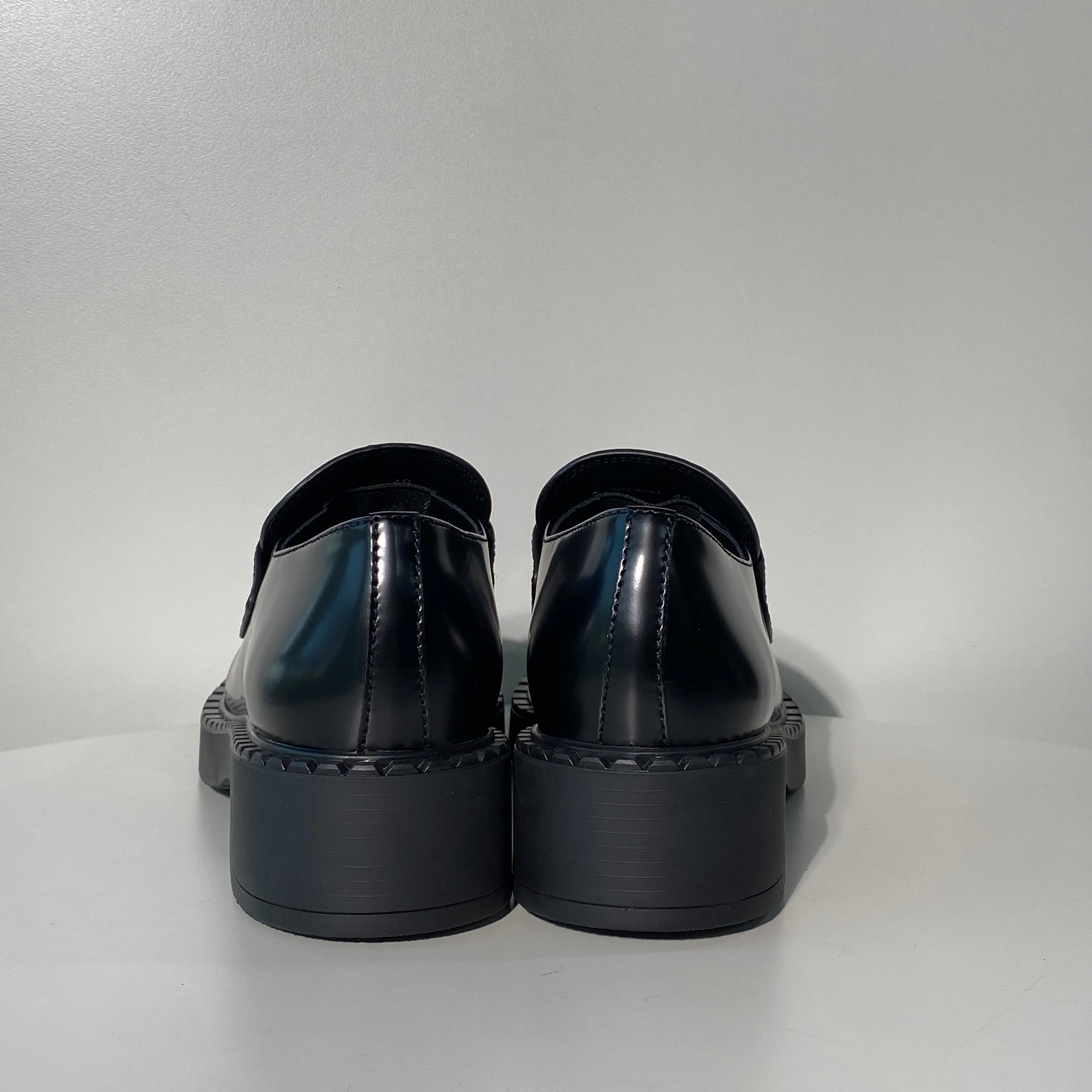 국내) 프라다 브러시드 로퍼 40