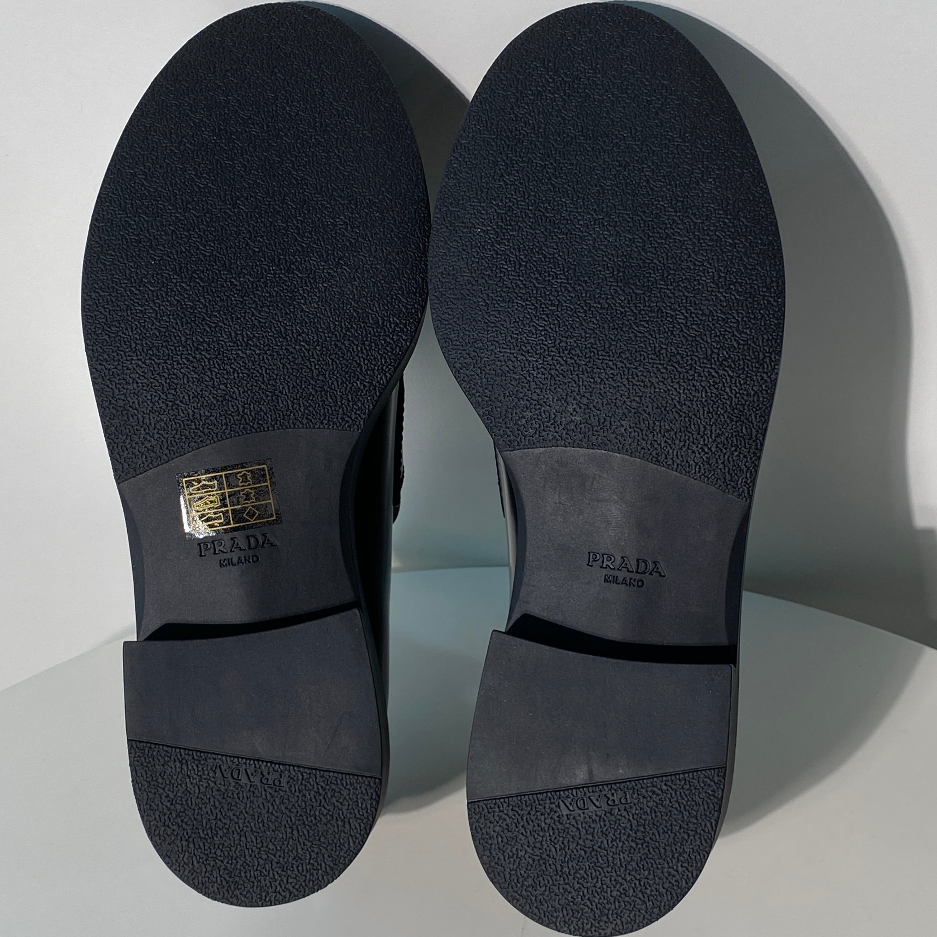 국내) 프라다 브러시드 로퍼 40