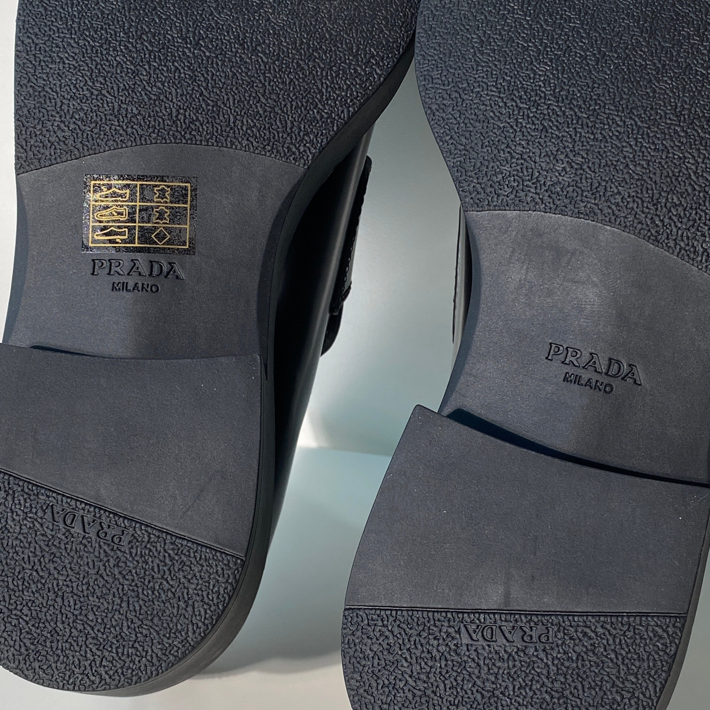 국내) 프라다 브러시드 로퍼 40