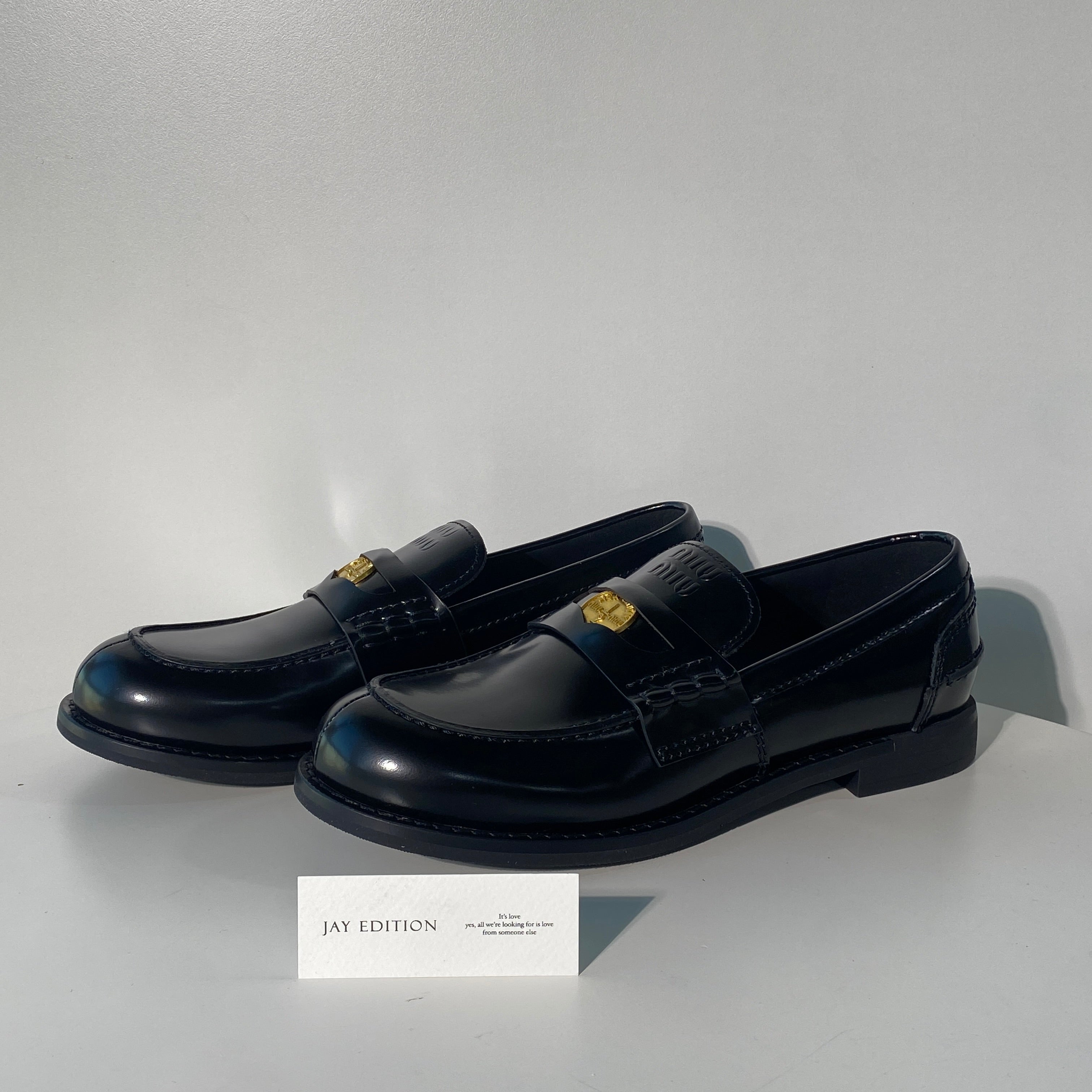 국내) 미우미우 브러쉬드 가죽 페니 로퍼 40