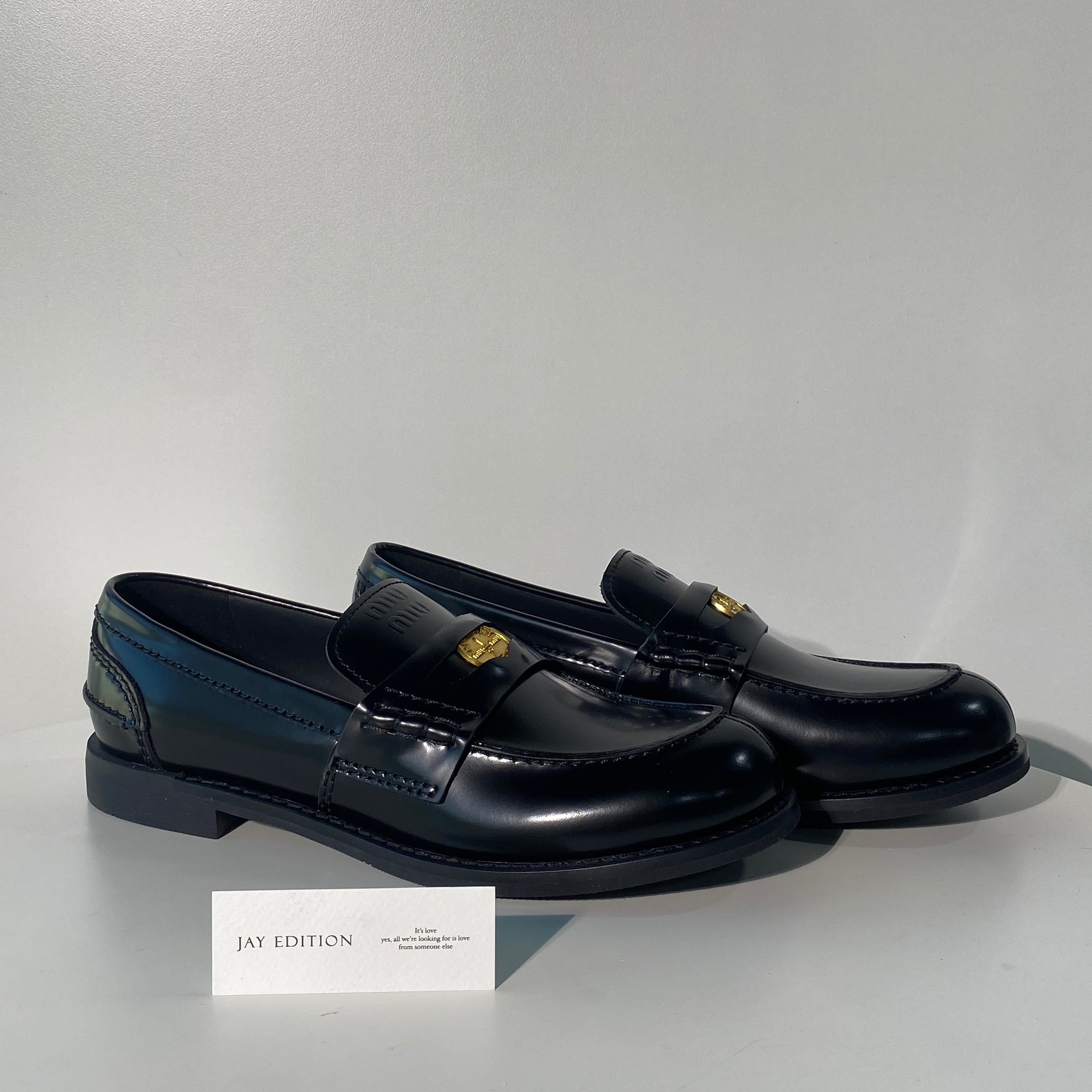 국내) 미우미우 브러쉬드 가죽 페니 로퍼 40