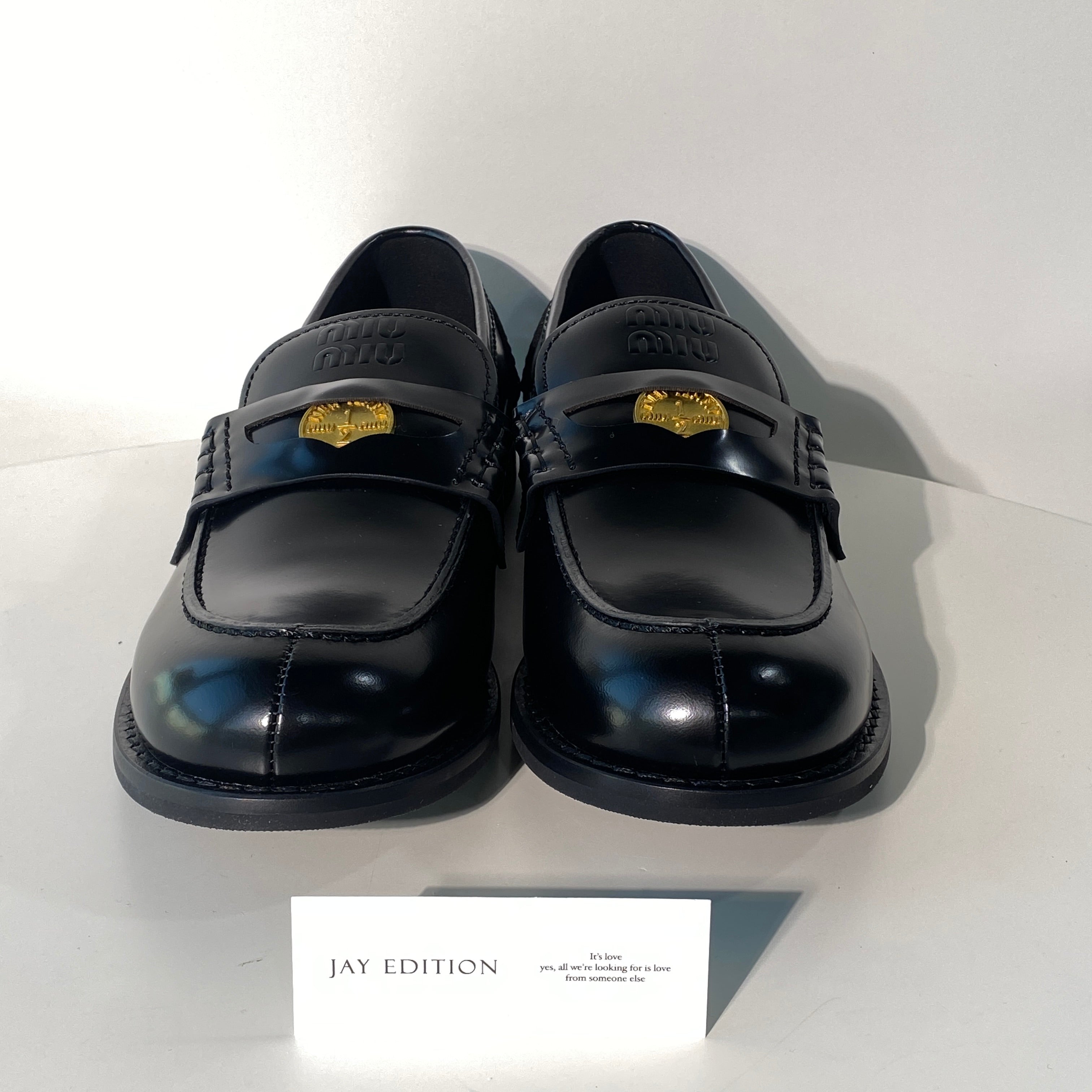 국내) 미우미우 브러쉬드 가죽 페니 로퍼 40