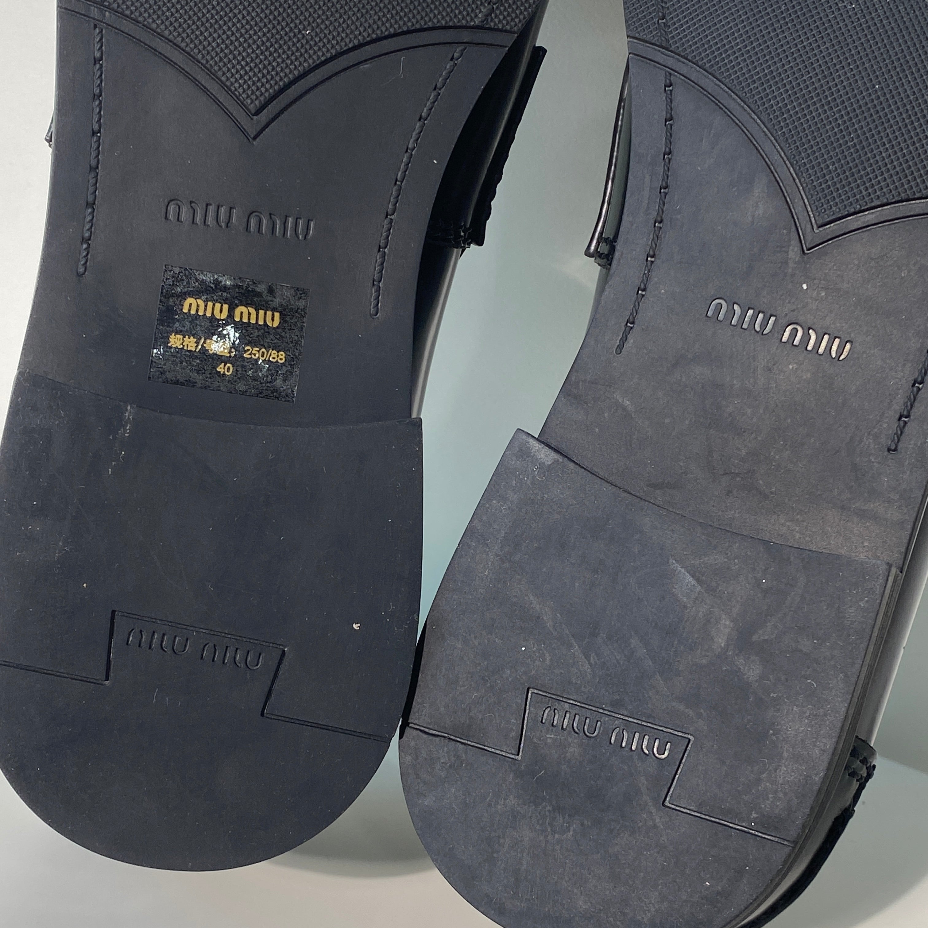 국내) 미우미우 브러쉬드 가죽 페니 로퍼 40