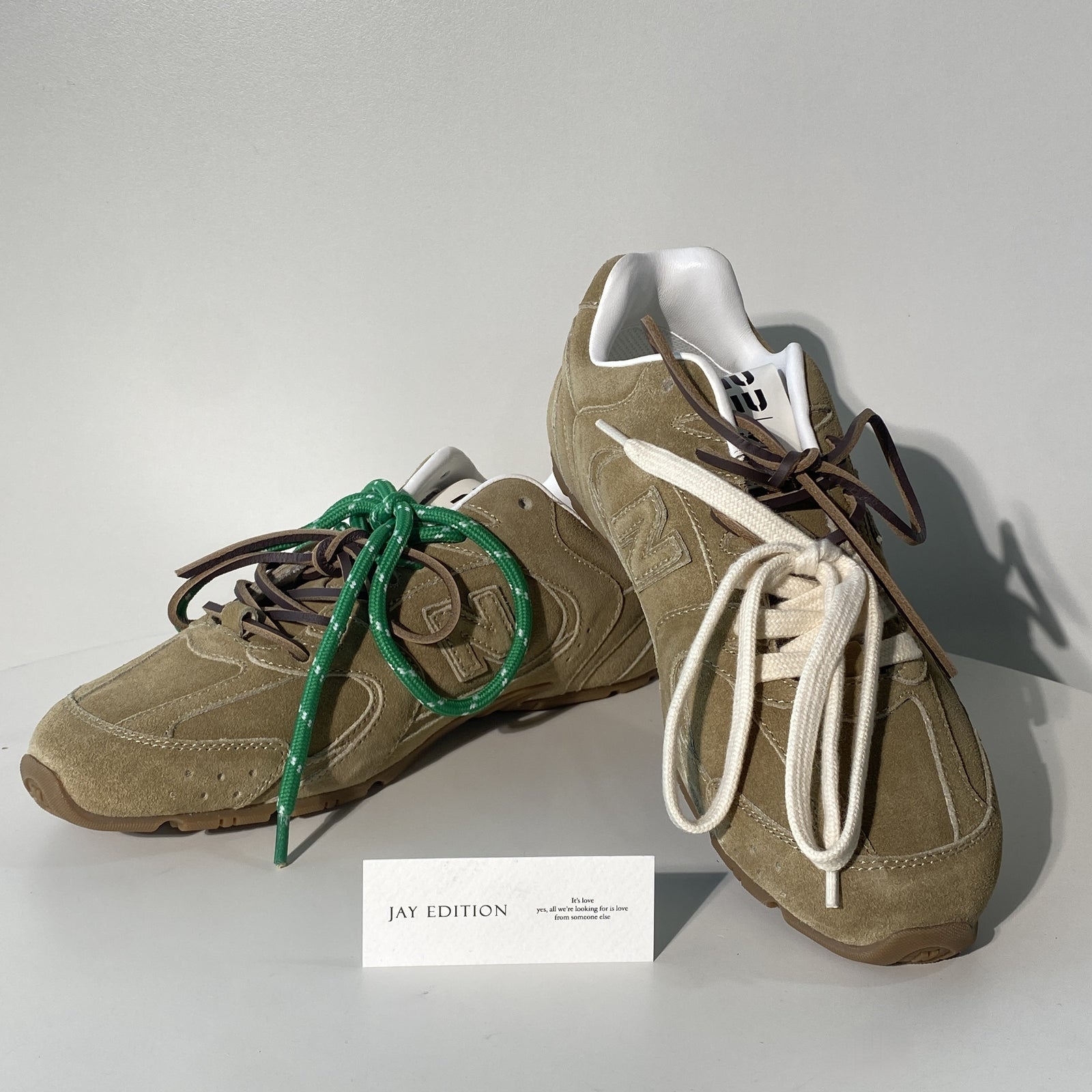 국내) 뉴발란스 x 미우미우 530 스웨이드 메쉬 스니커즈 에크루 / 40