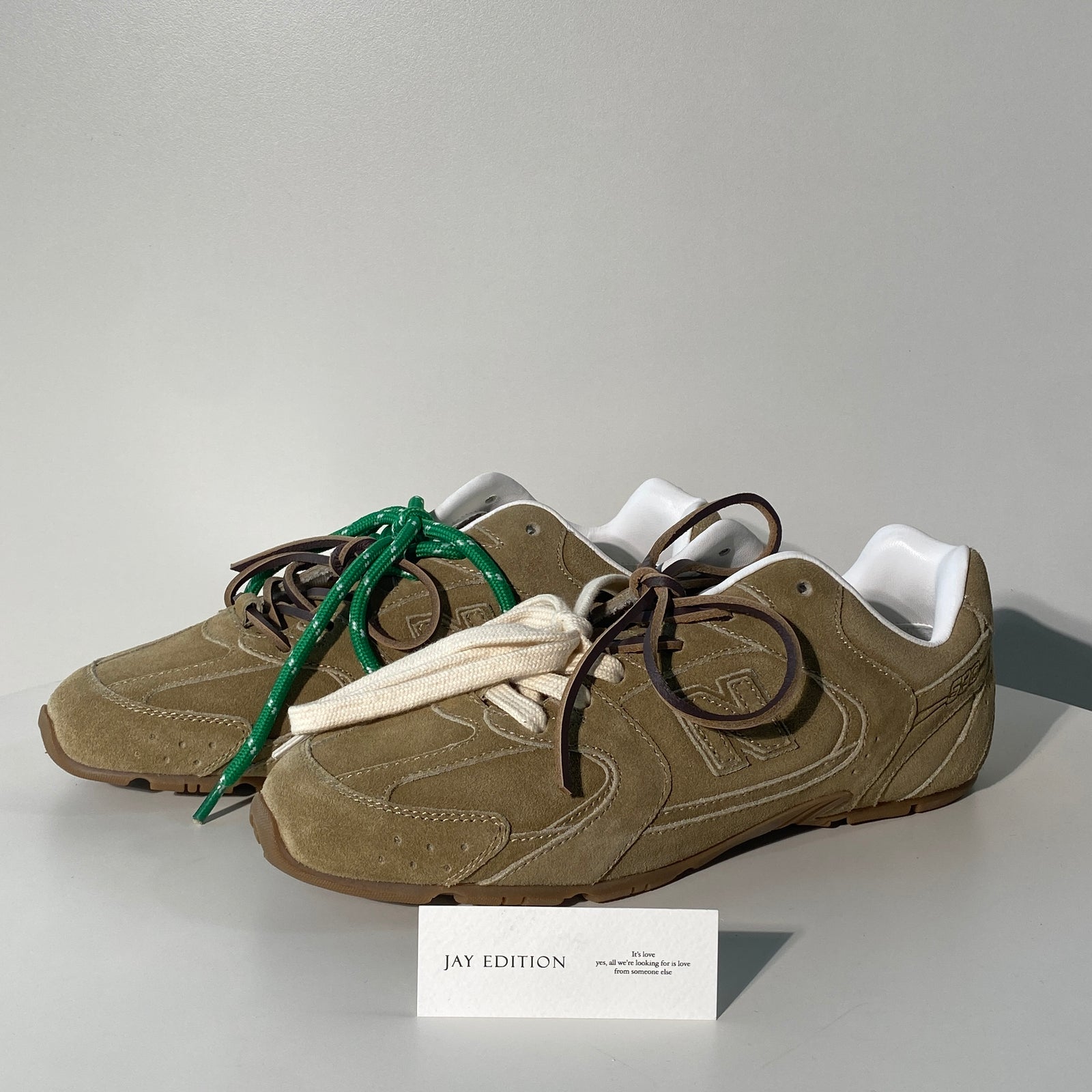 국내) 뉴발란스 x 미우미우 530 스웨이드 메쉬 스니커즈 에크루 / 40