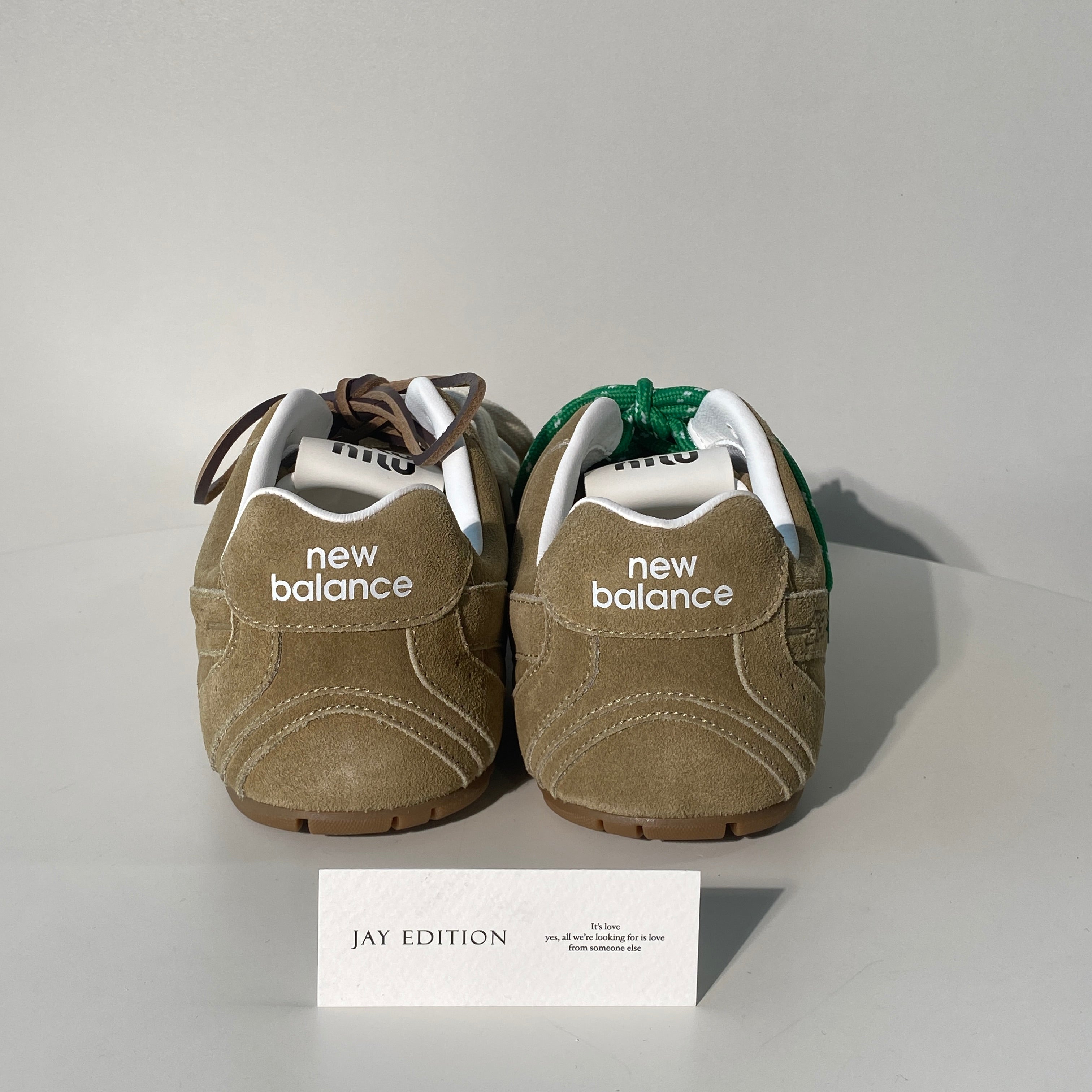 국내) 뉴발란스 x 미우미우 530 스웨이드 메쉬 스니커즈 에크루 / 40