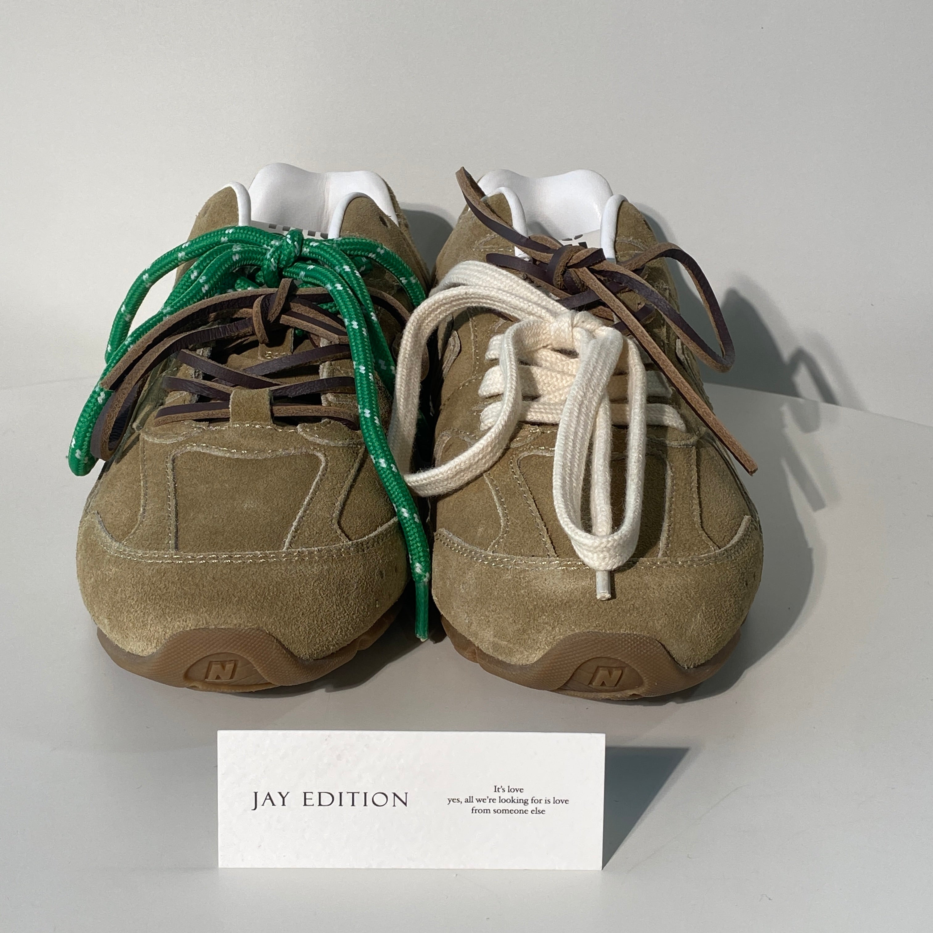 국내) 뉴발란스 x 미우미우 530 스웨이드 메쉬 스니커즈 에크루 / 40