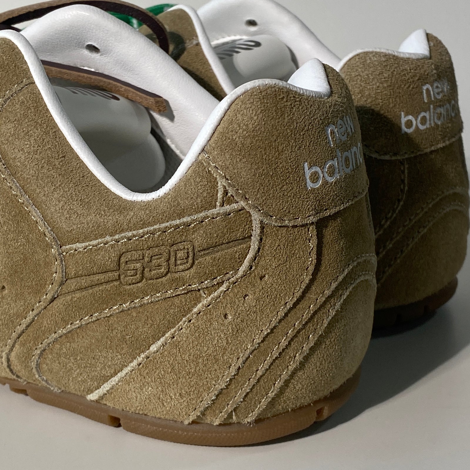 국내) 뉴발란스 x 미우미우 530 스웨이드 메쉬 스니커즈 에크루 / 40