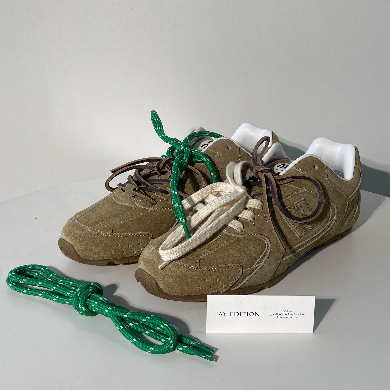 국내) 뉴발란스 x 미우미우 530 스웨이드 메쉬 스니커즈 에크루 / 40