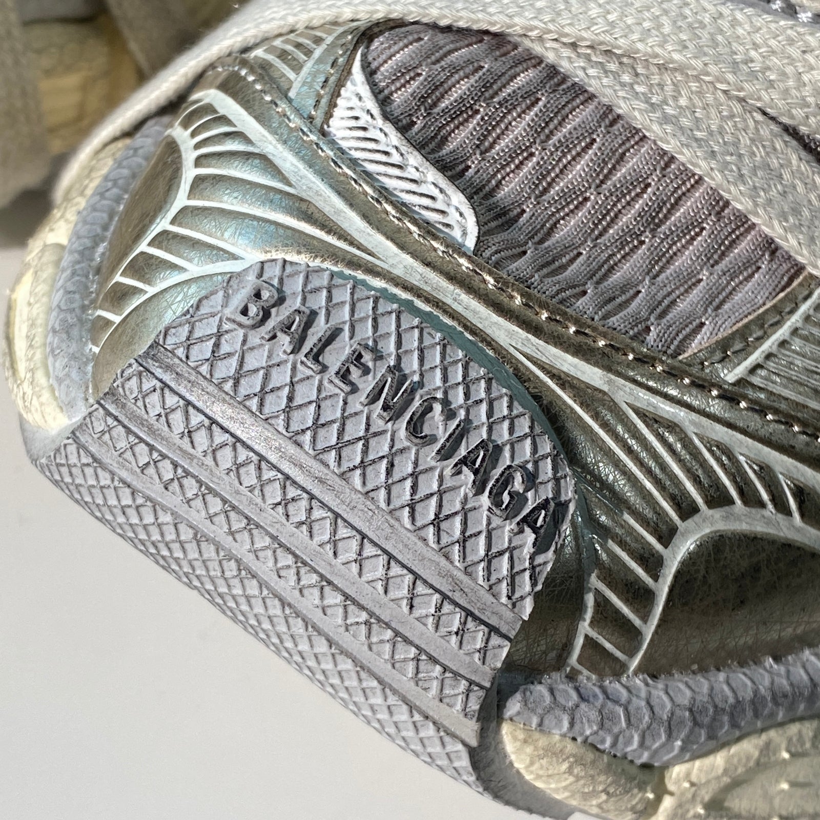 국내) 발렌시아가 스니커즈 3XL 에그쉘 36