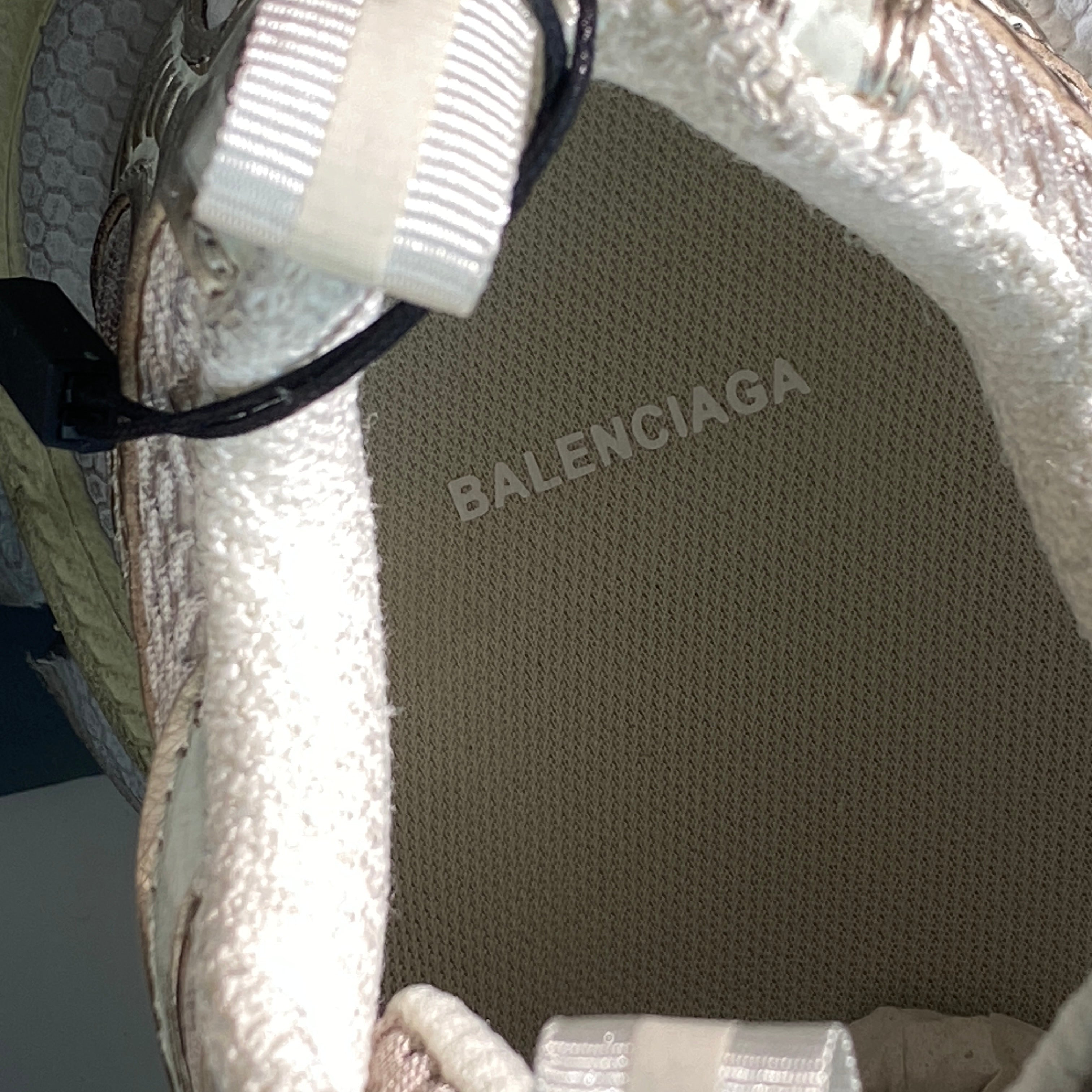 국내) 발렌시아가 스니커즈 3XL 에그쉘 36