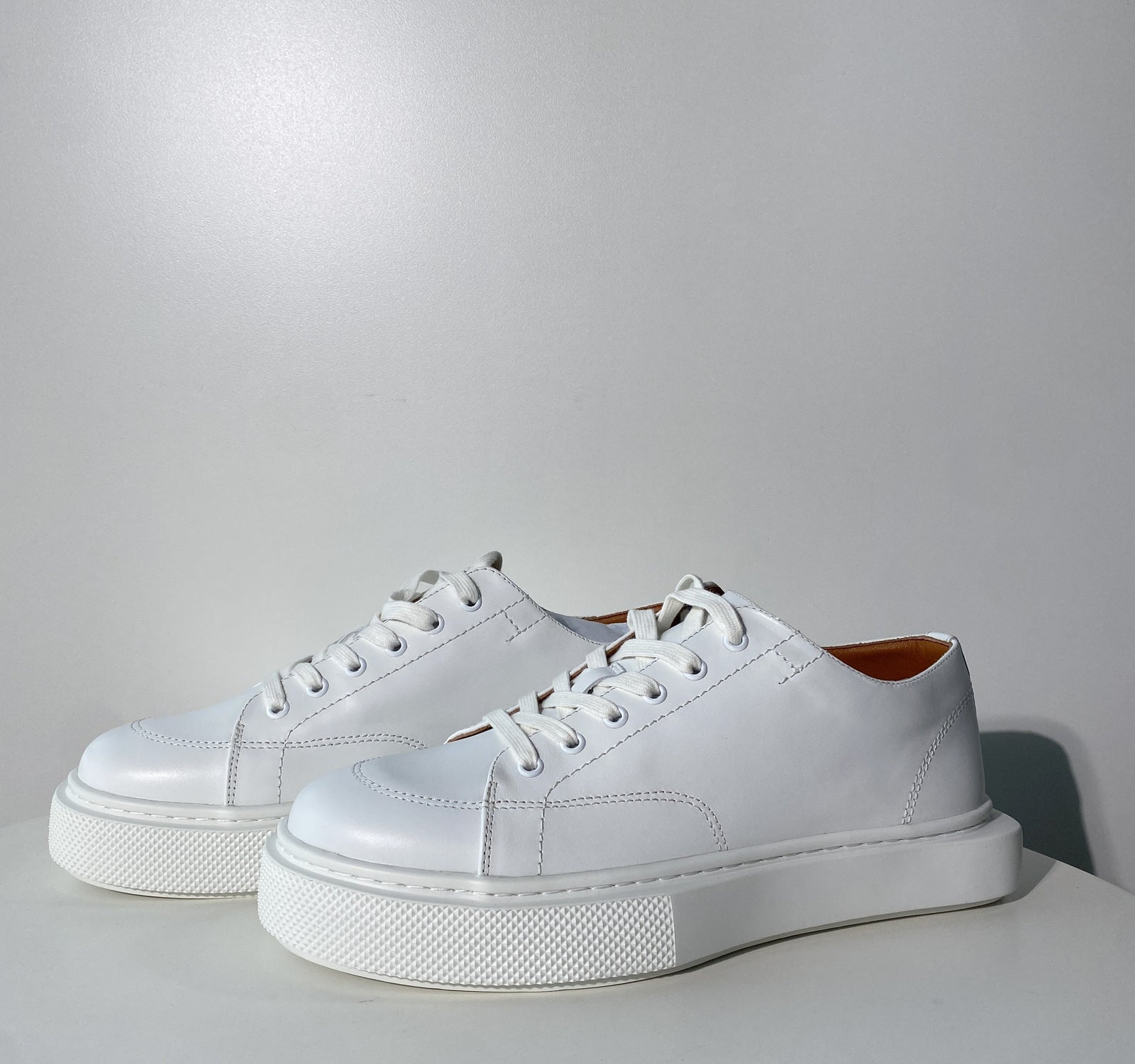 국내) 초미세하자) 에르메스 하루 더비 스니커즈 / 화이트 46