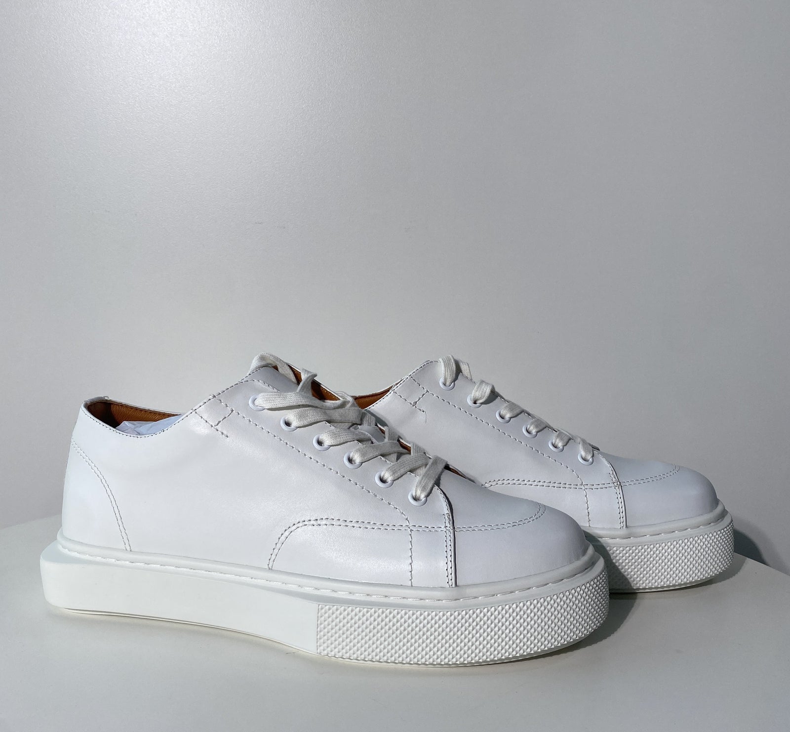 국내) 초미세하자) 에르메스 하루 더비 스니커즈 / 화이트 46