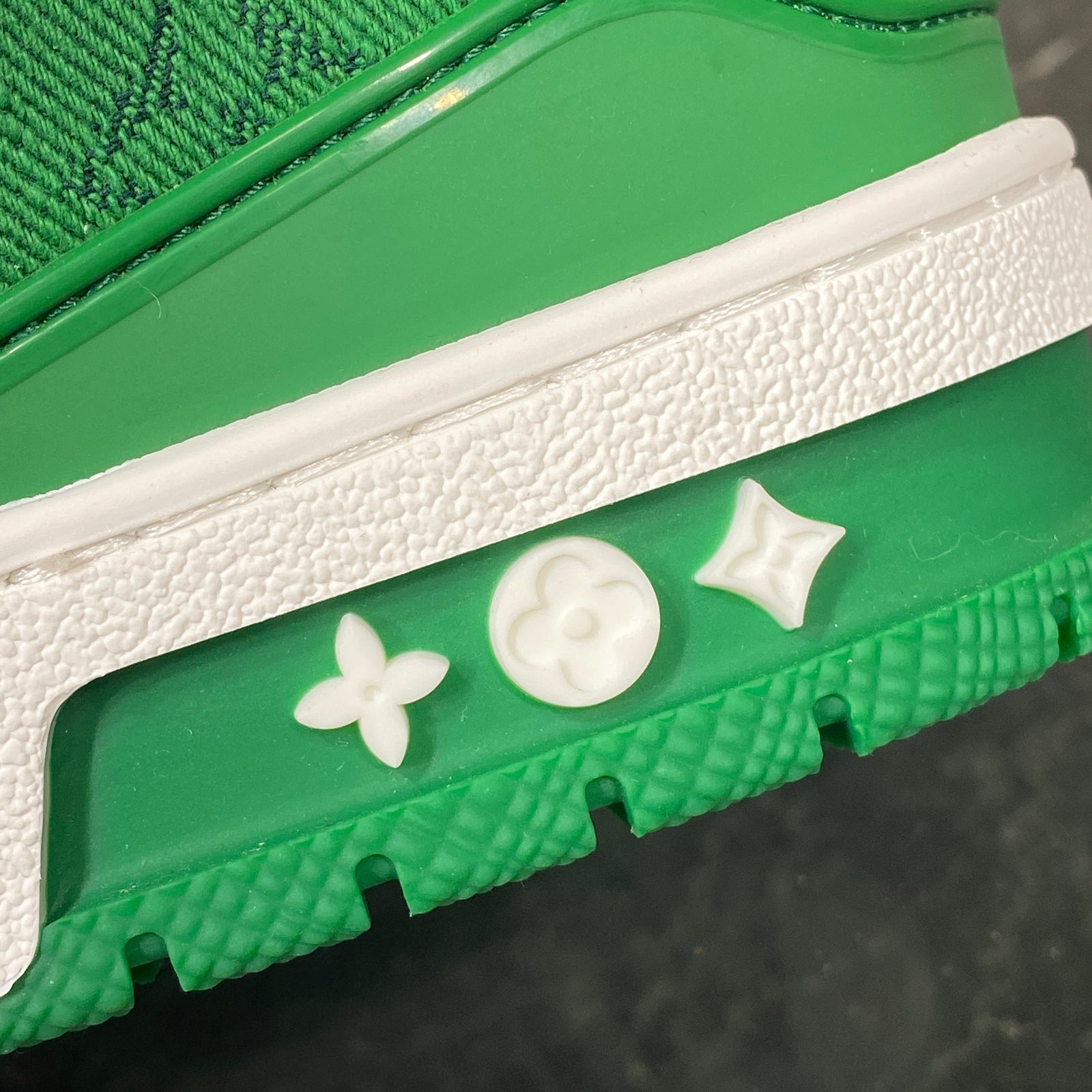 국내) 루이비통 LV 트레이너 스니커즈 모노그램 / 데님 그린 265사이즈