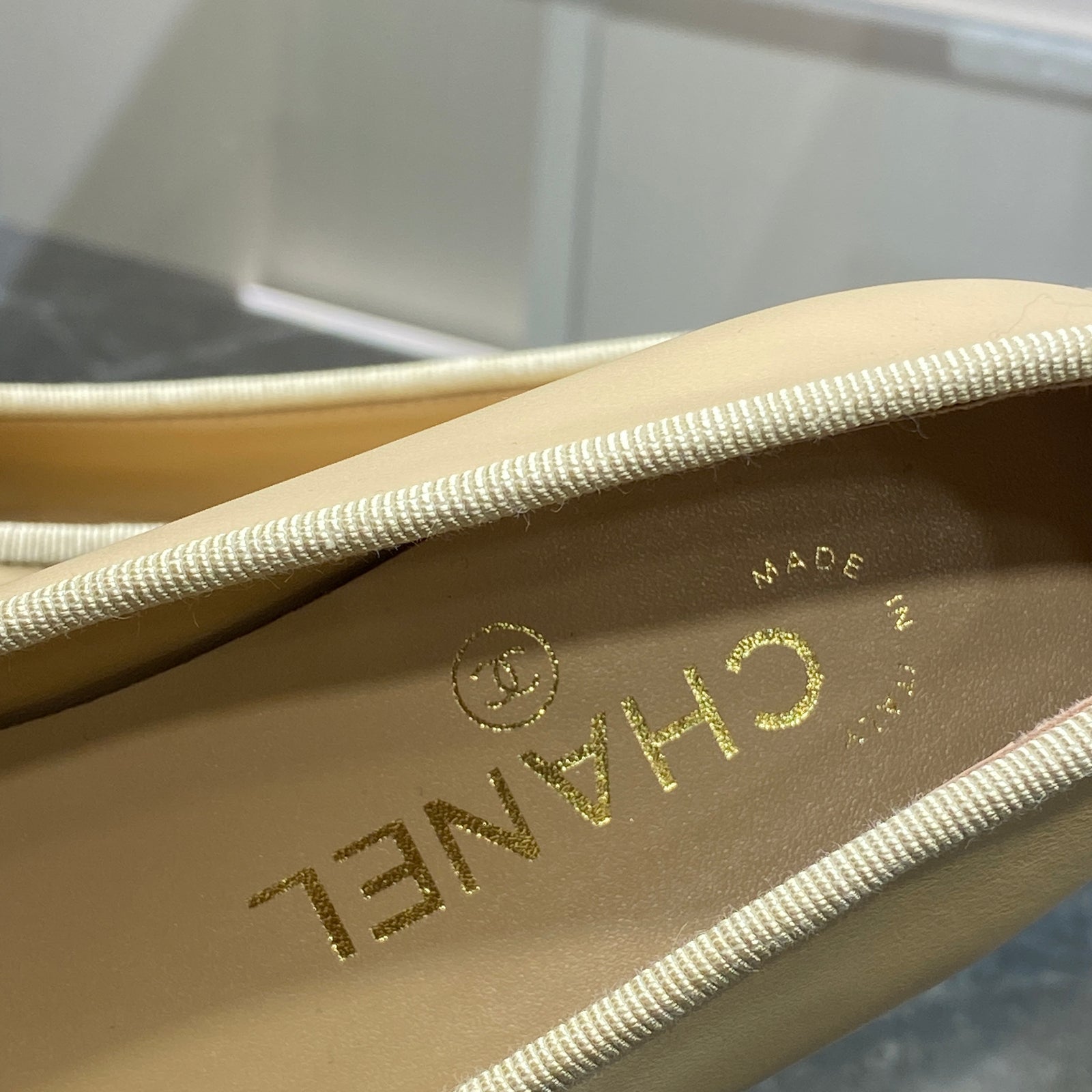 국내) 샤넬 투톤 발레리나 플랫 / 베이지 < 37 2개 / 38 2개 / 40 1개 >