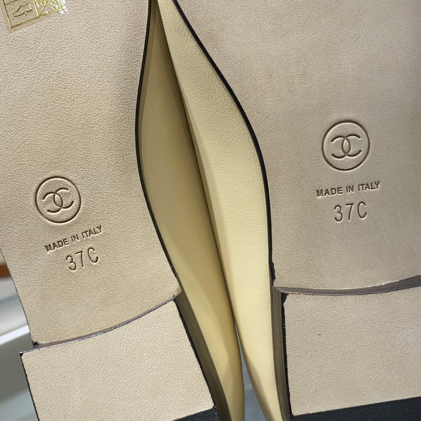 국내) 샤넬 투톤 발레리나 플랫 / 베이지 < 37 2개 / 38 2개 / 40 1개 >