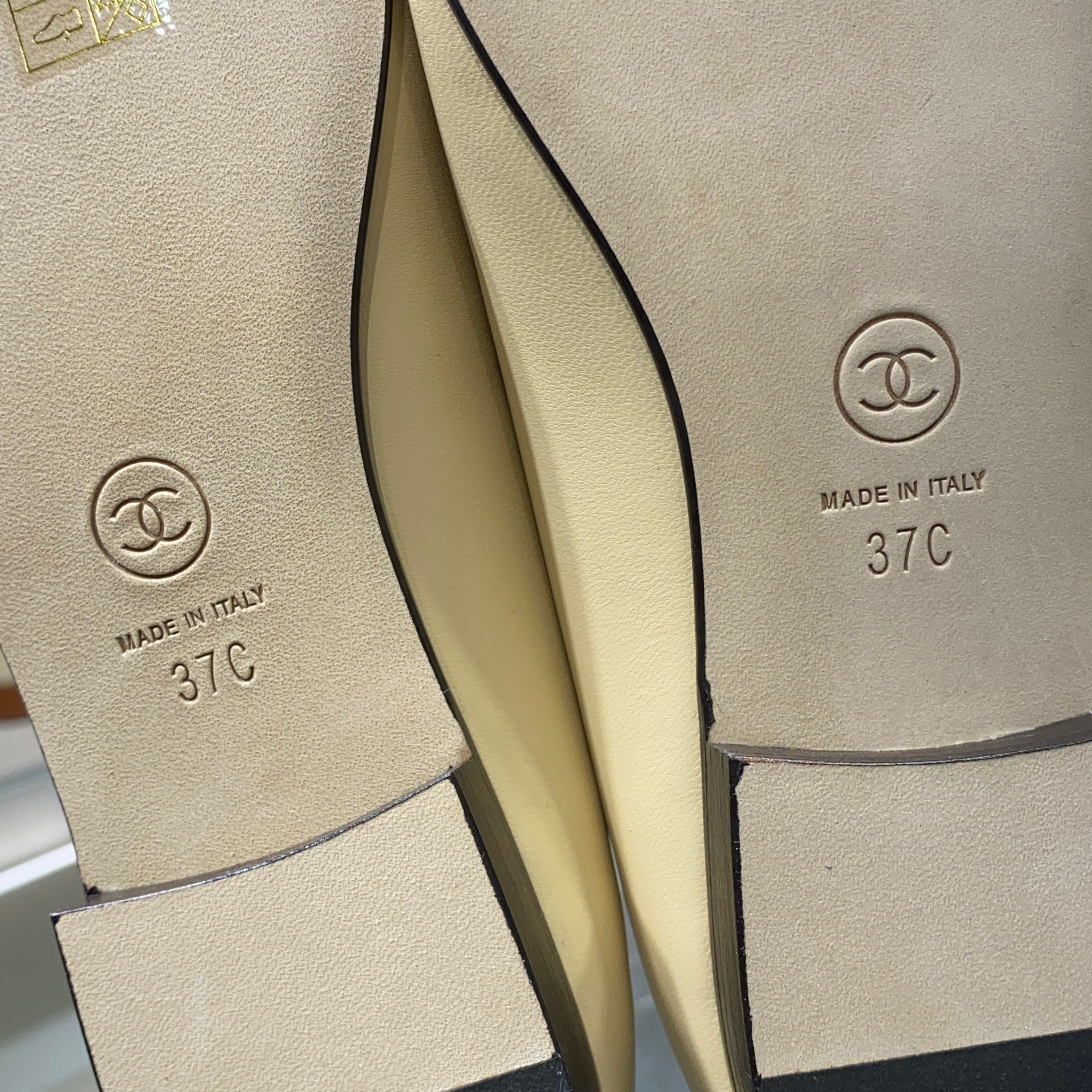 국내) 샤넬 투톤 발레리나 플랫 / 베이지 < 37 2개 / 38 2개 / 40 1개 >