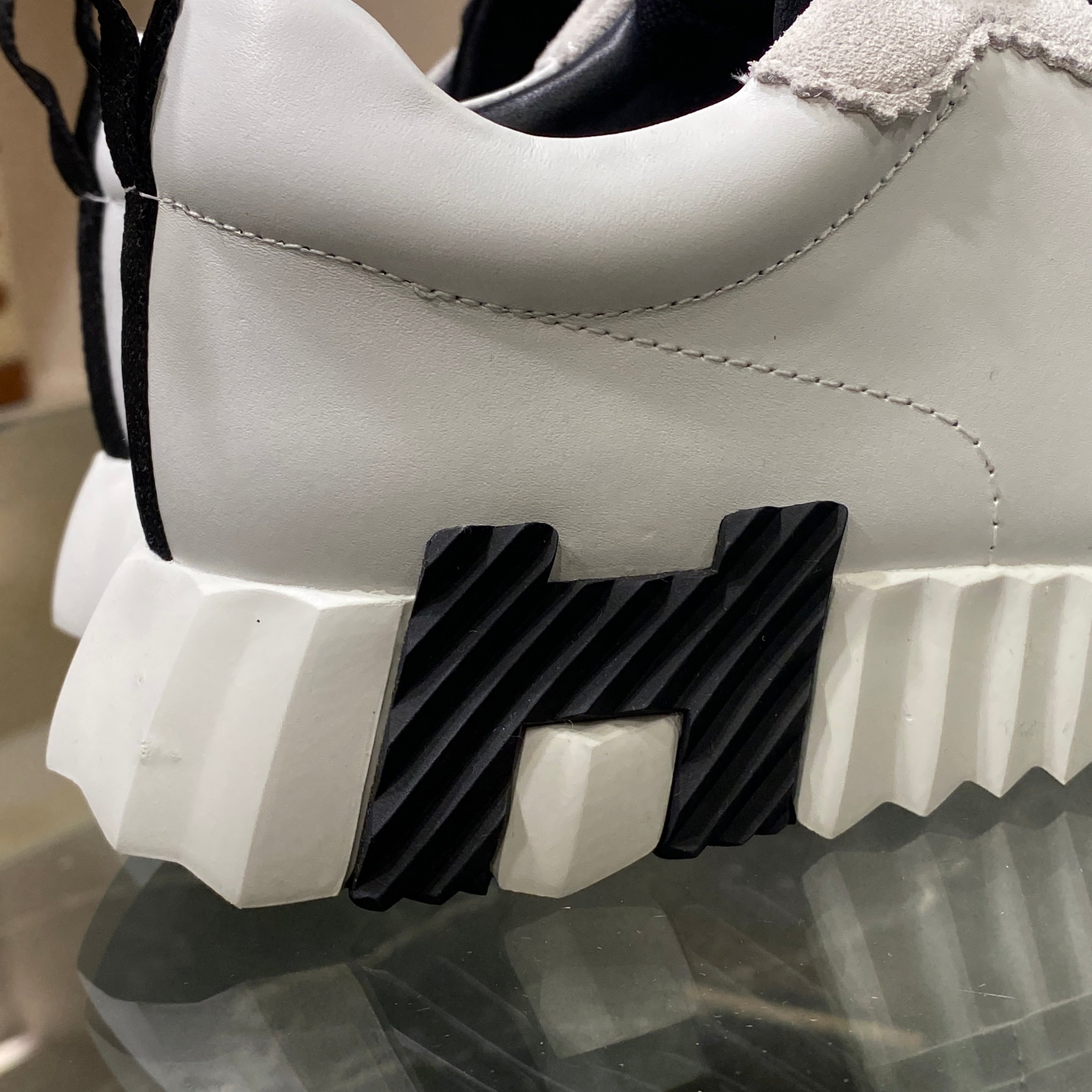 국내) 미세하자) 에르메스 바운싱 스니커즈 / 화이트 블랙 38