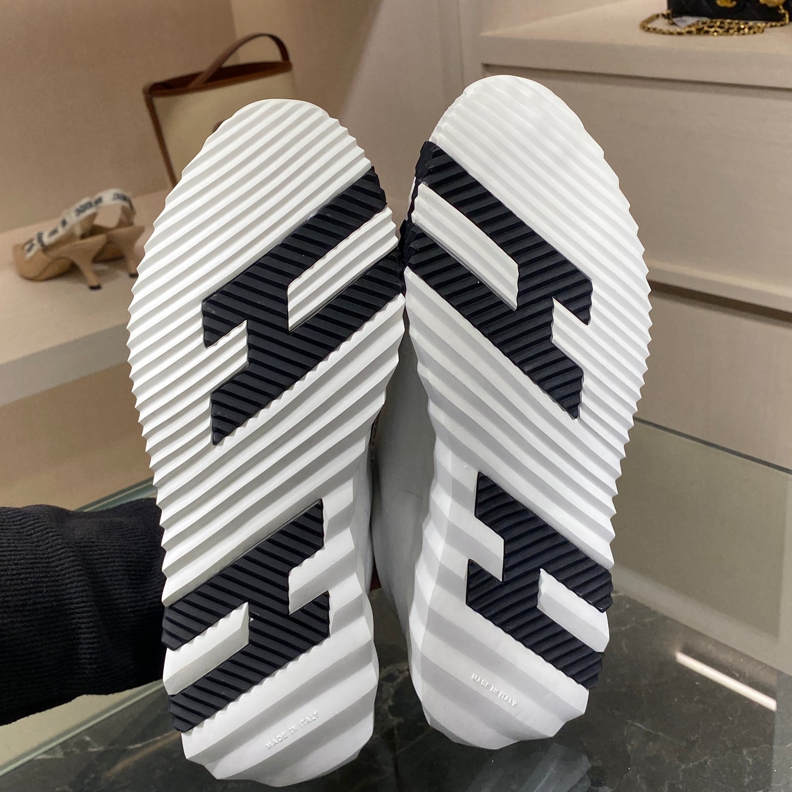 국내) 미세하자) 에르메스 바운싱 스니커즈 / 화이트 블랙 38