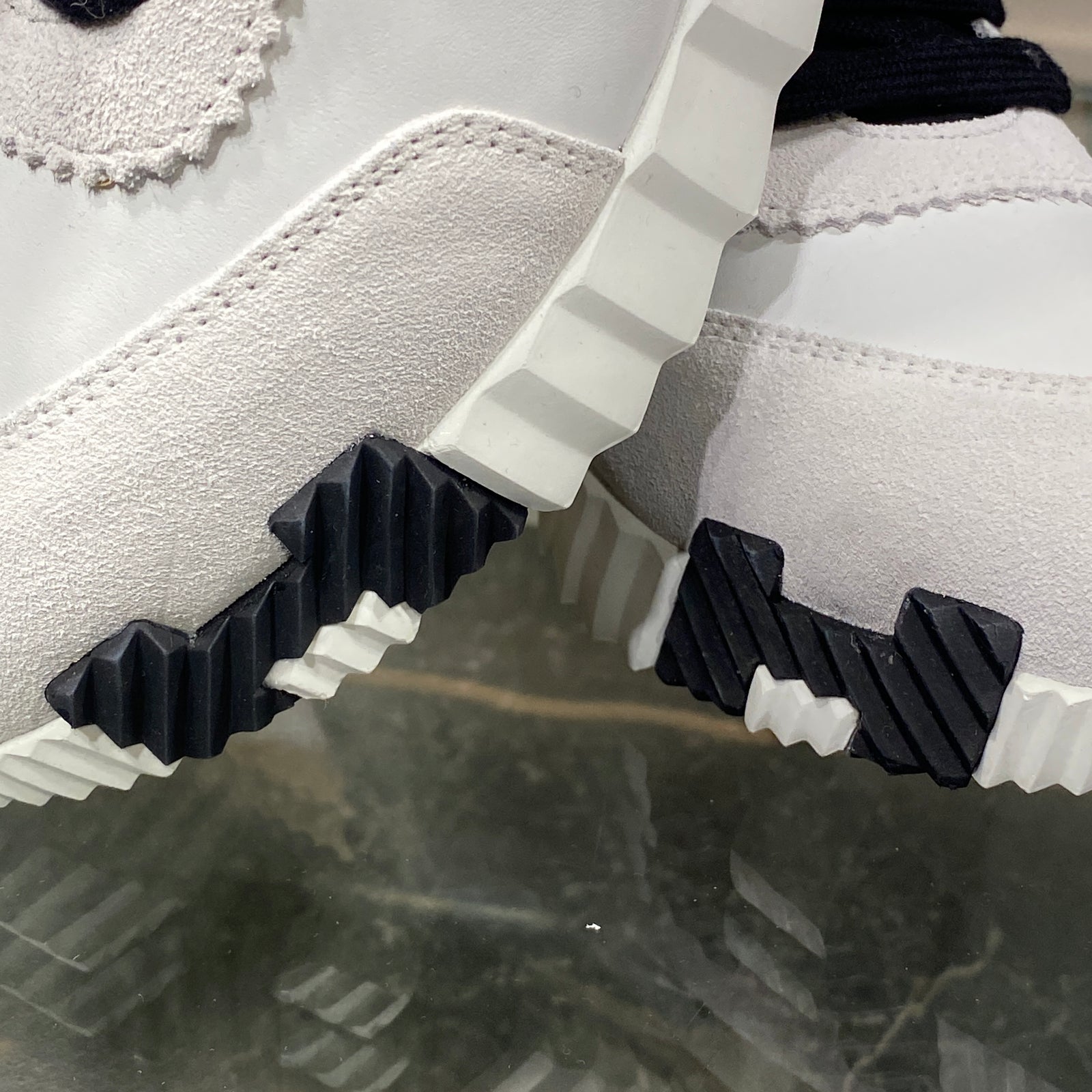 국내) 미세하자) 에르메스 바운싱 스니커즈 / 화이트 블랙 38