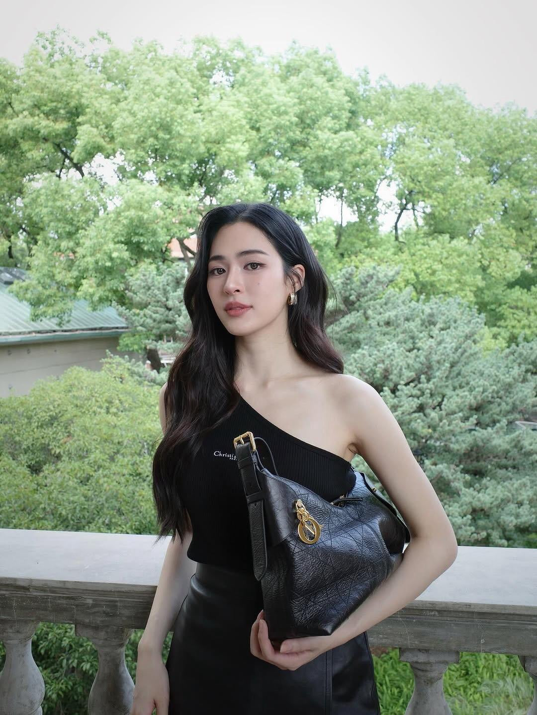 디올 보야주 백 플랫 매크로까나쥬 크링클 카프스킨 블랙 미디움