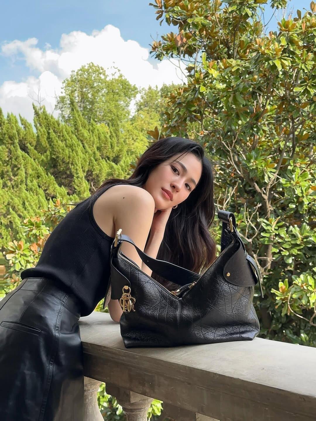 디올 보야주 백 플랫 매크로까나쥬 크링클 카프스킨 블랙 미디움