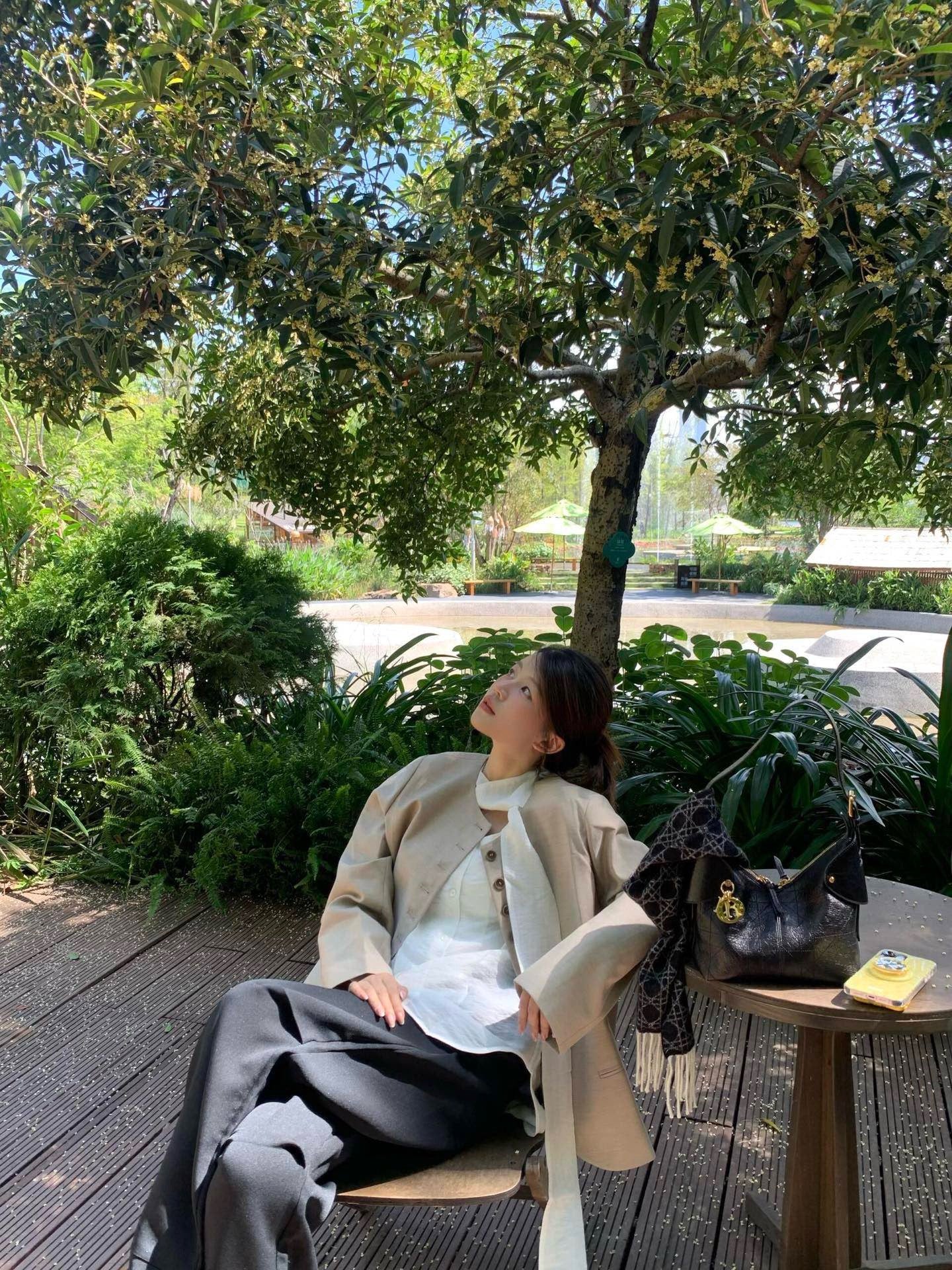 디올 보야주 백 플랫 매크로까나쥬 크링클 카프스킨 블랙 스몰