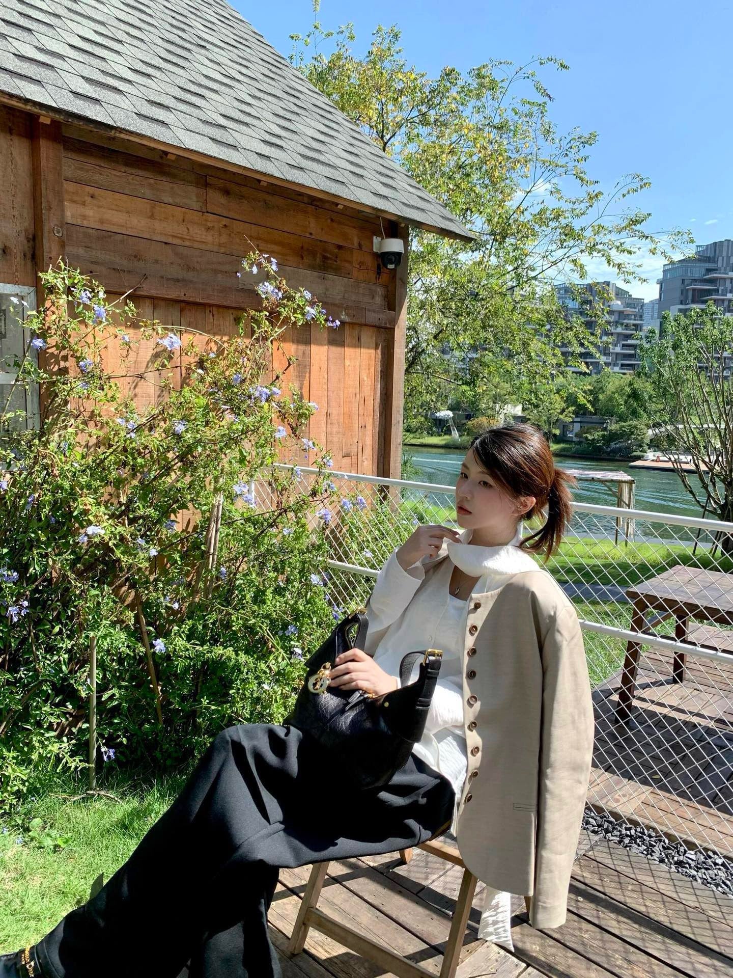 디올 보야주 백 플랫 매크로까나쥬 크링클 카프스킨 블랙 스몰