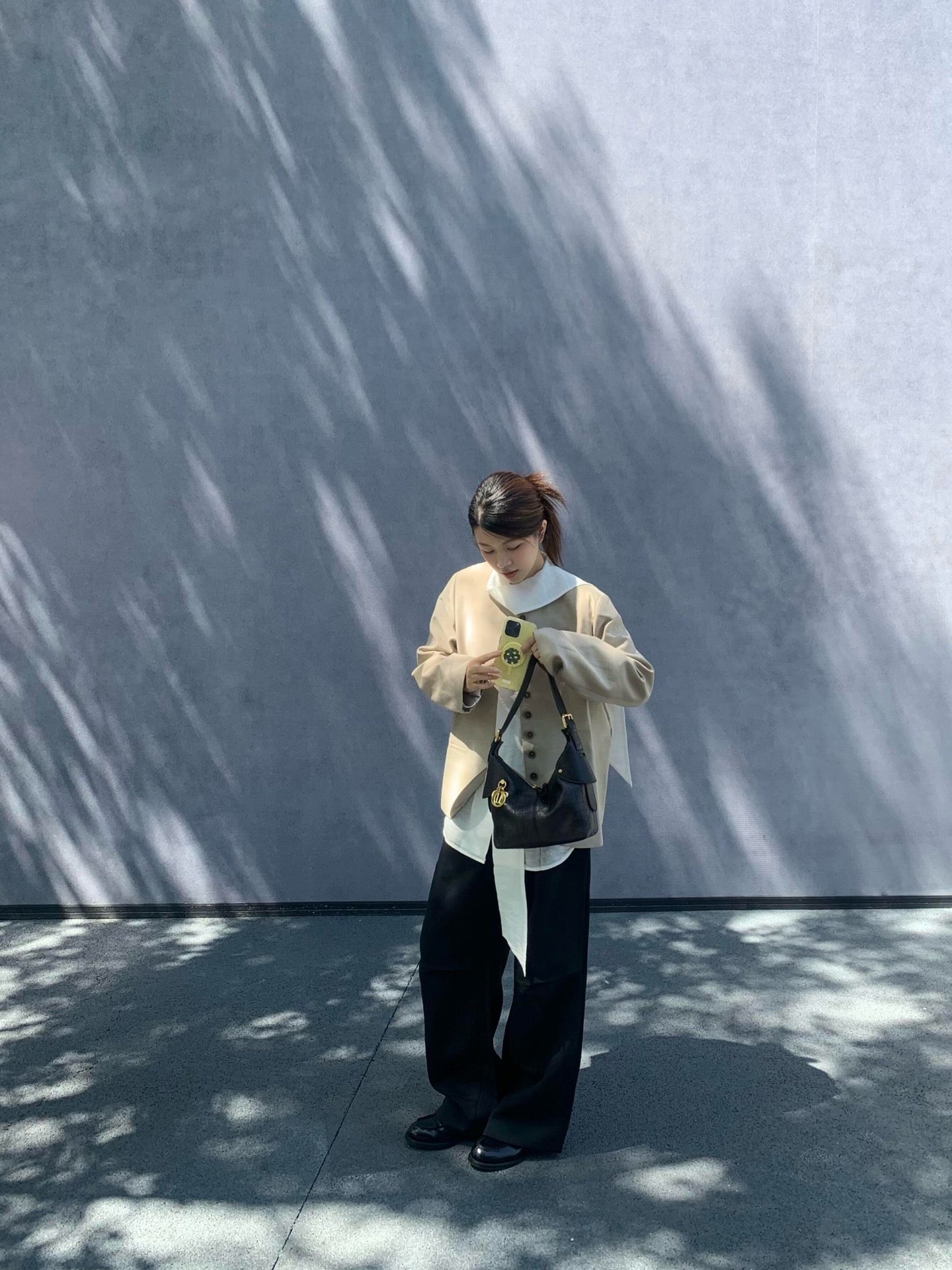 디올 보야주 백 플랫 매크로까나쥬 크링클 카프스킨 블랙 스몰