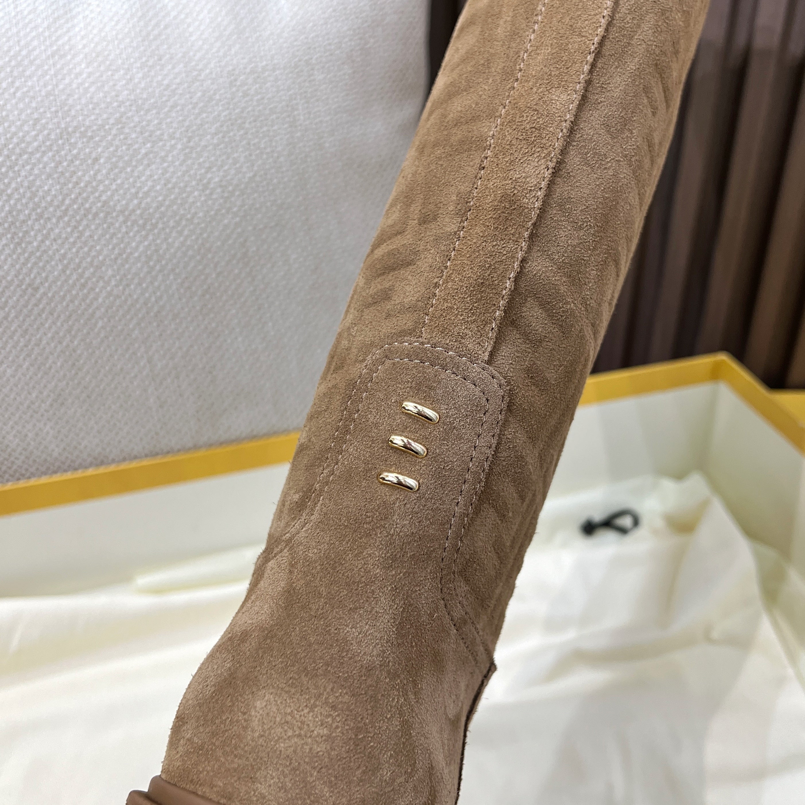 펜디 필로 모노그램 니 하이 부츠