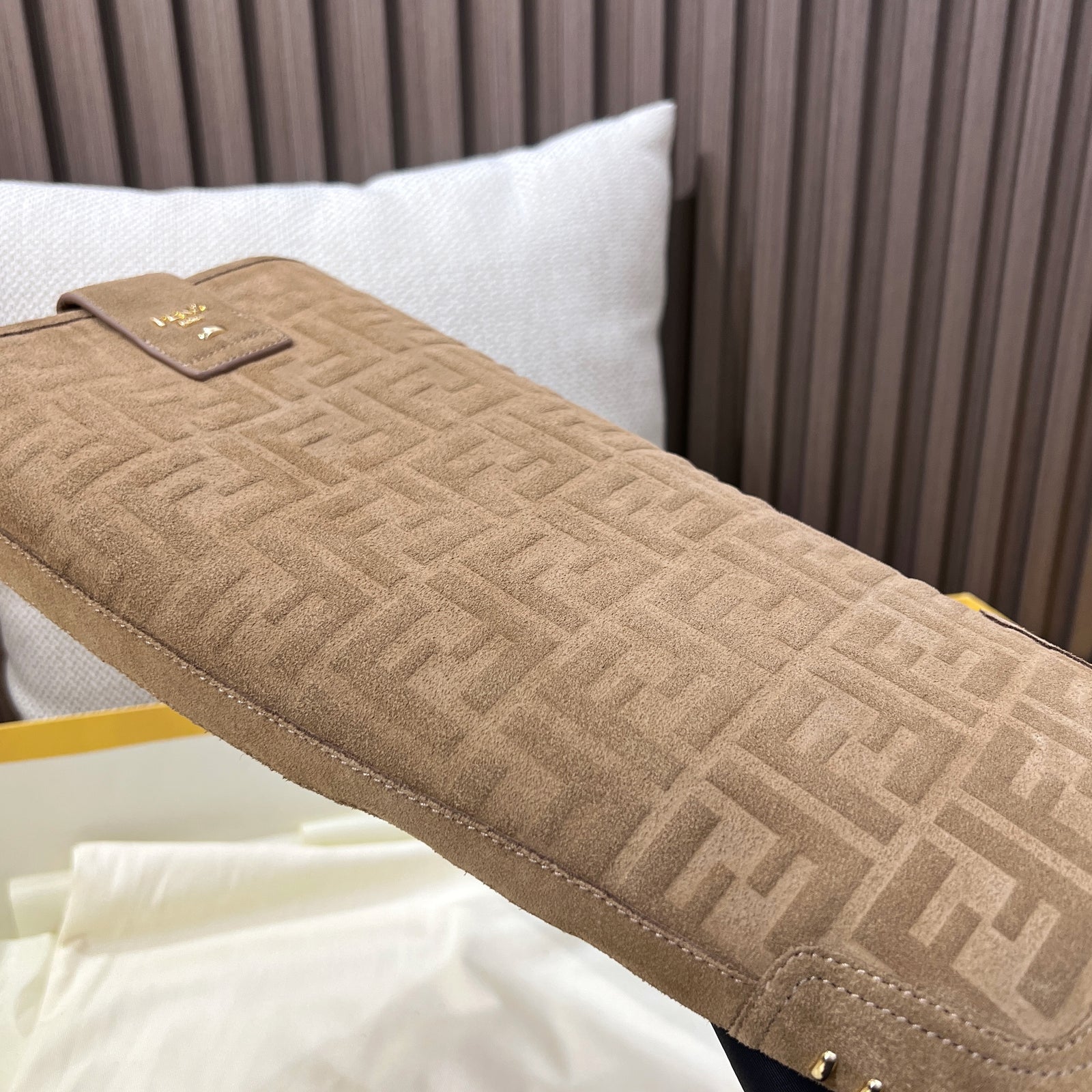 펜디 필로 모노그램 니 하이 부츠