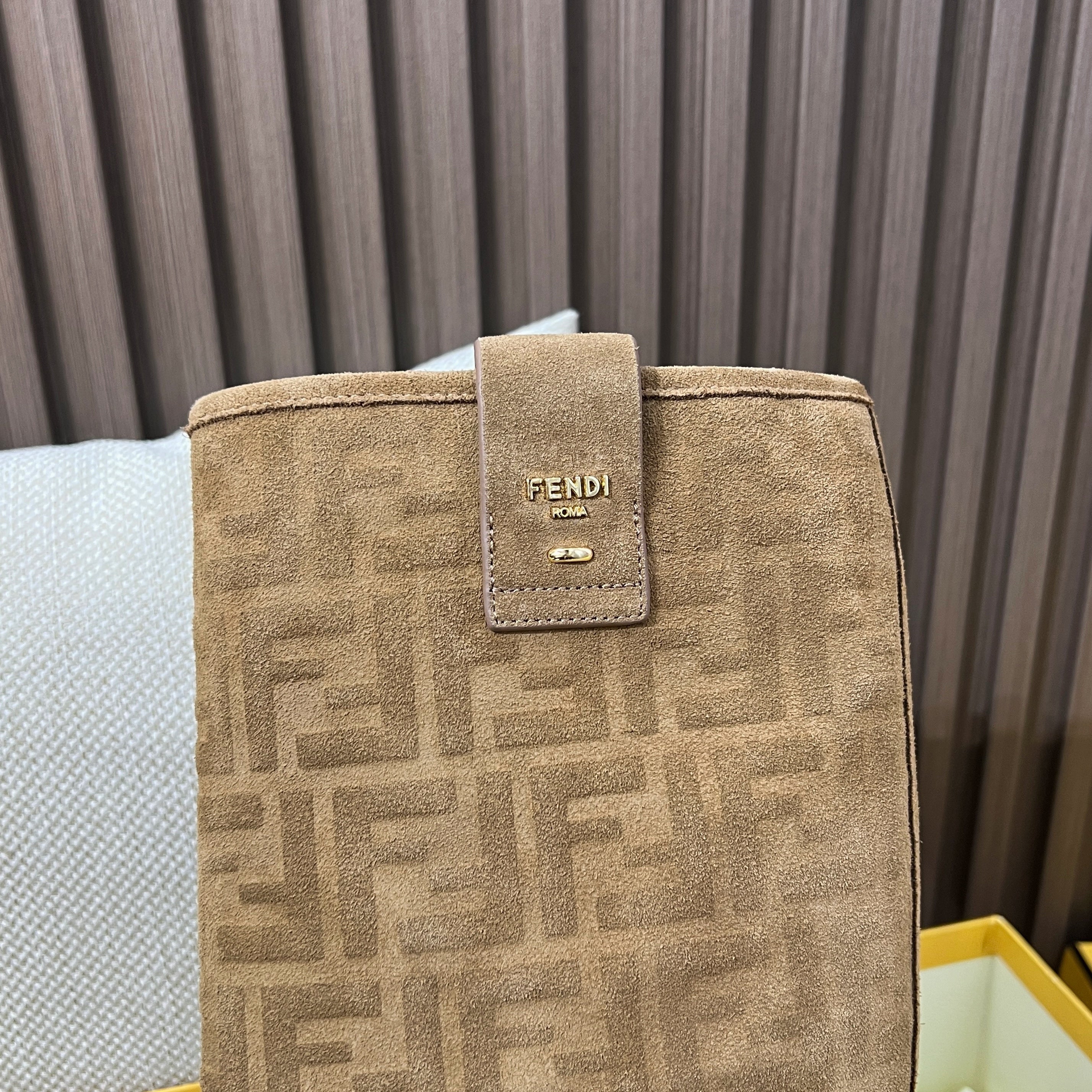 펜디 필로 모노그램 니 하이 부츠