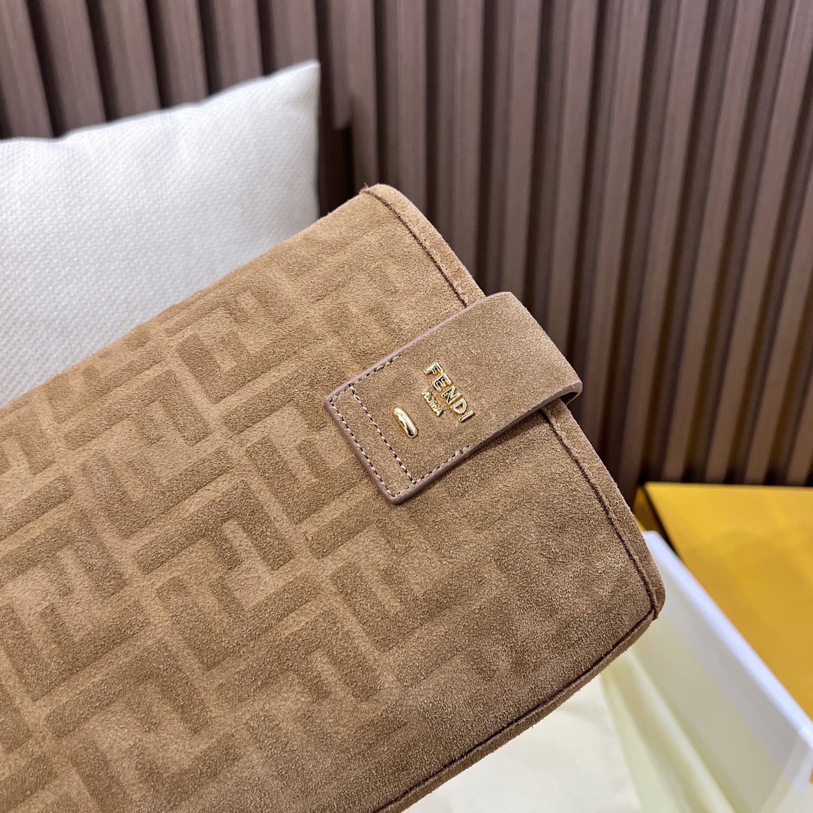 펜디 필로 모노그램 니 하이 부츠