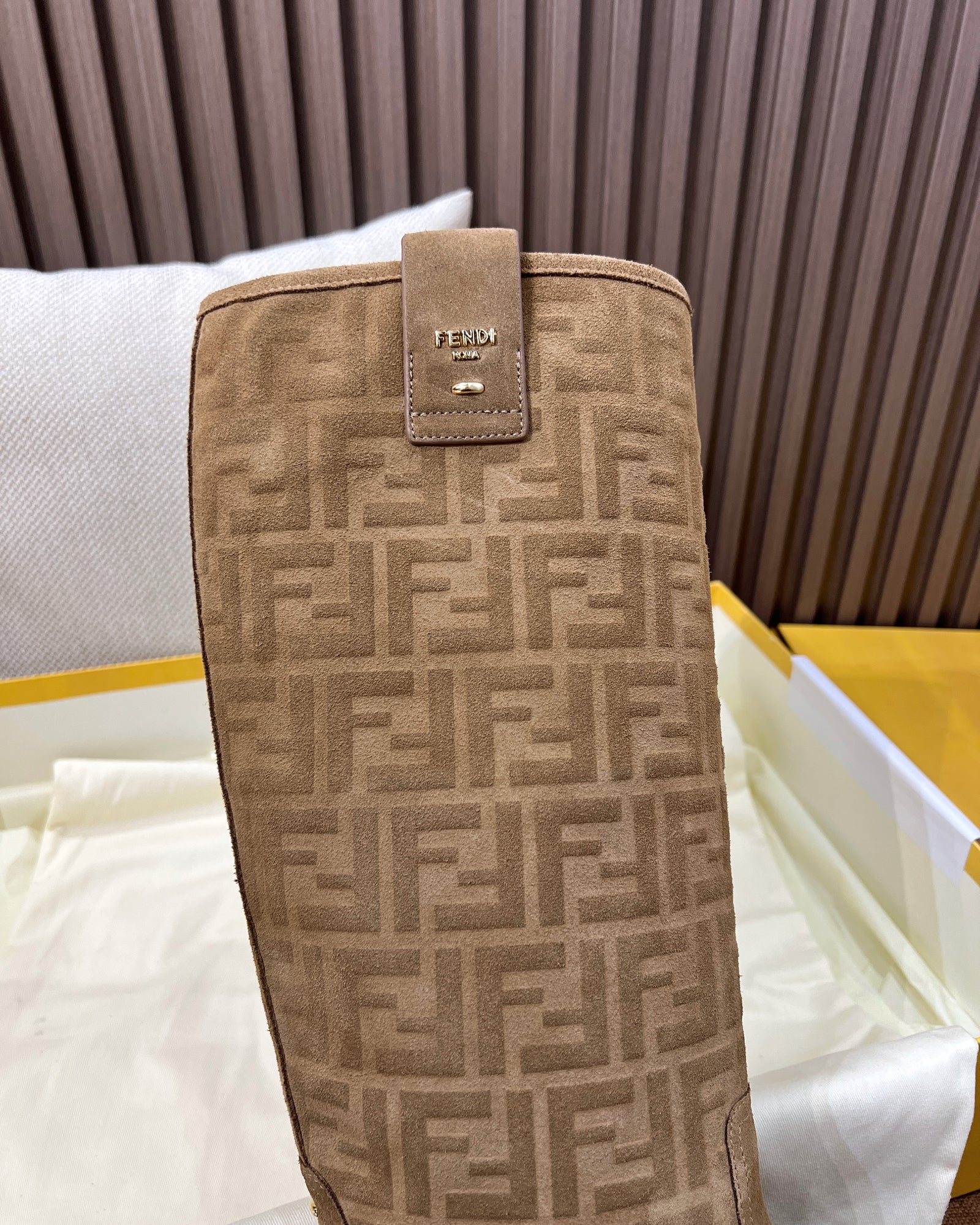 펜디 필로 모노그램 니 하이 부츠