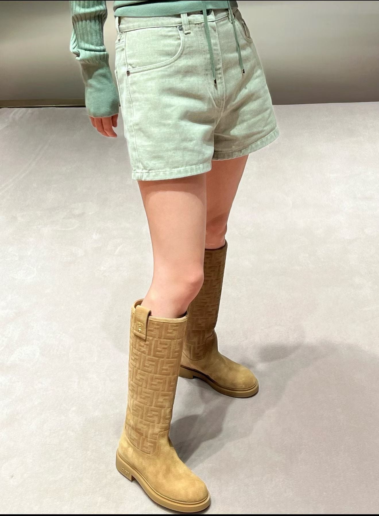 펜디 필로 모노그램 니 하이 부츠