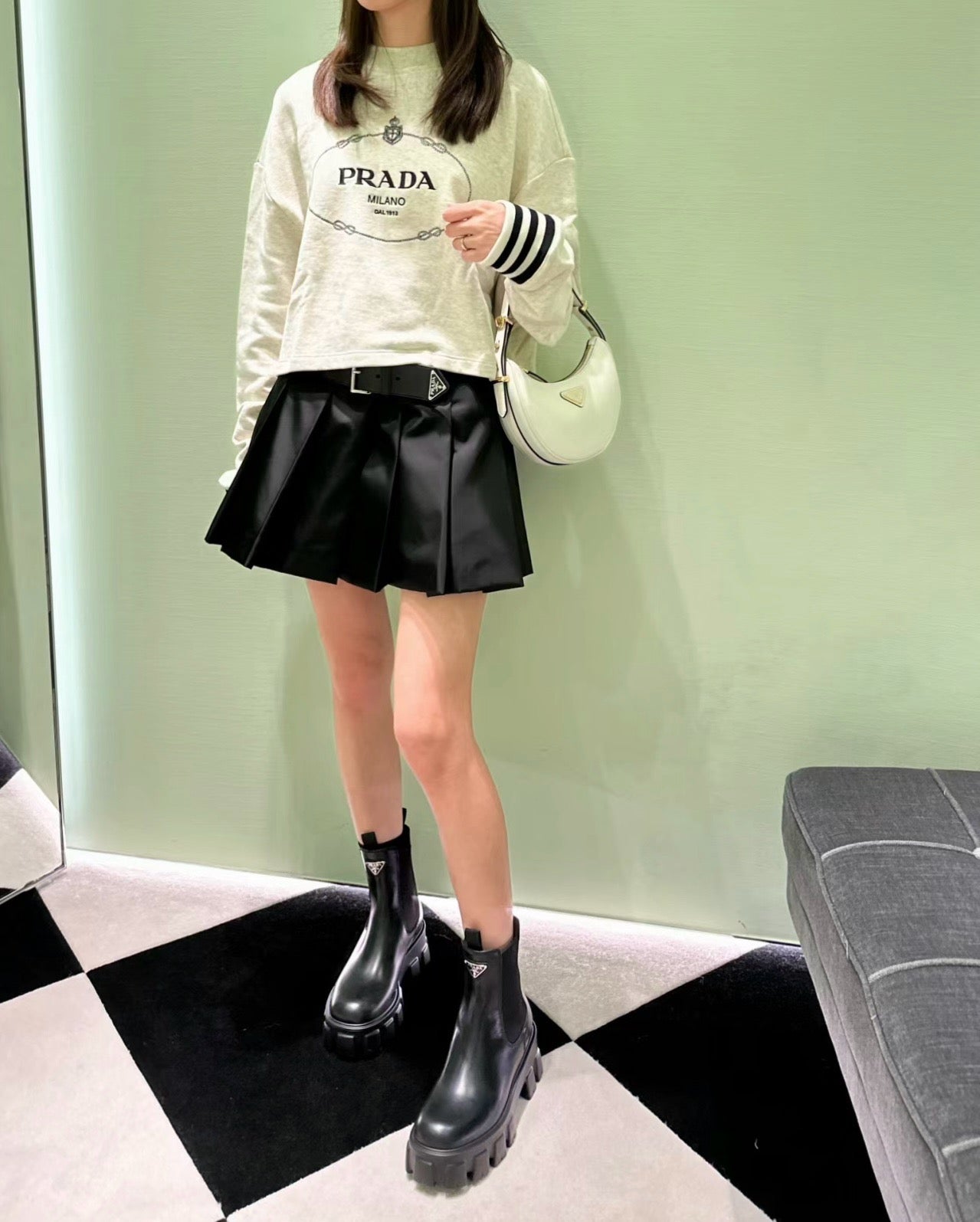 프라다 삼각 로고 앵클 부츠